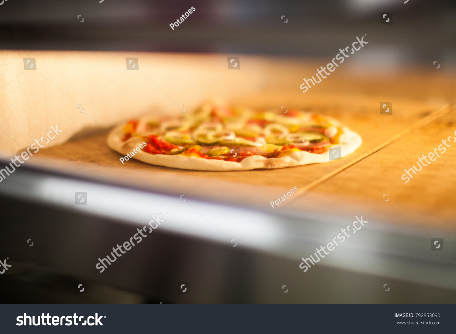 Vanaf daar Uitsluiting Mammoet Pizza Cooked Oven Pizza Cooked Combi Stock Photo (Edit Now) 792853090