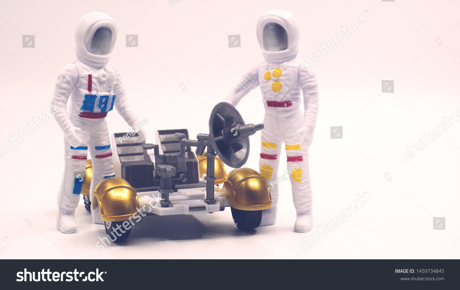 plastic astronaut toy figures