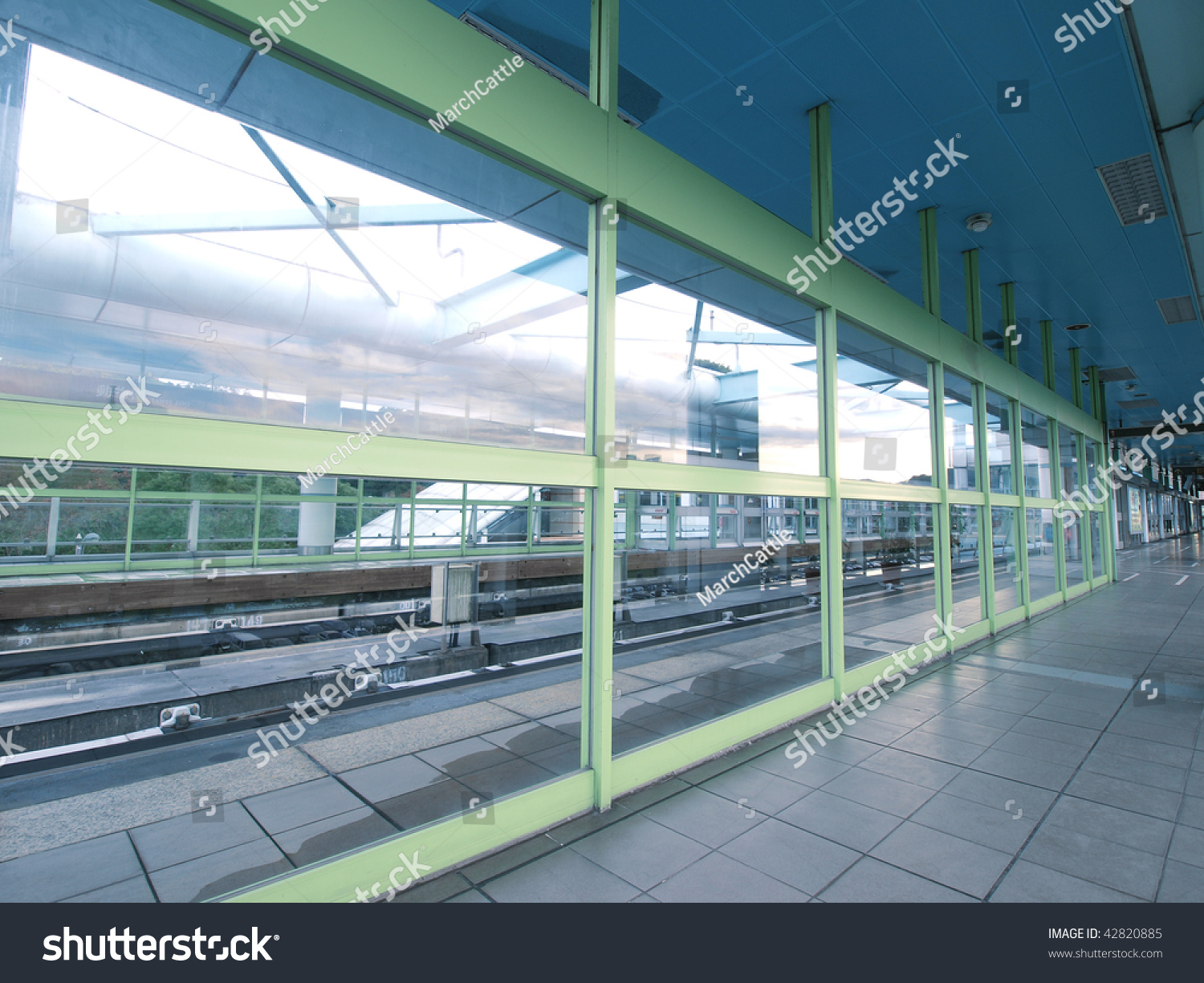 Platform Mass Rapid Transit Stock Photo 42820885 ...