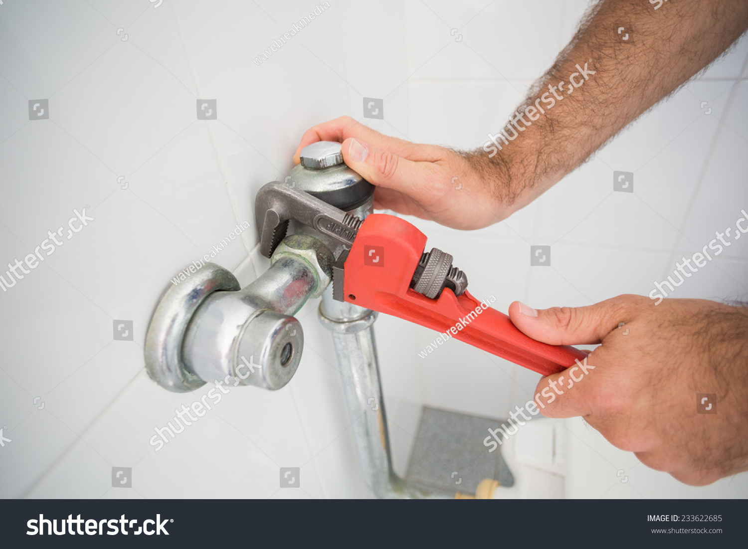 Install the tap with female hands Install the tap with female hands