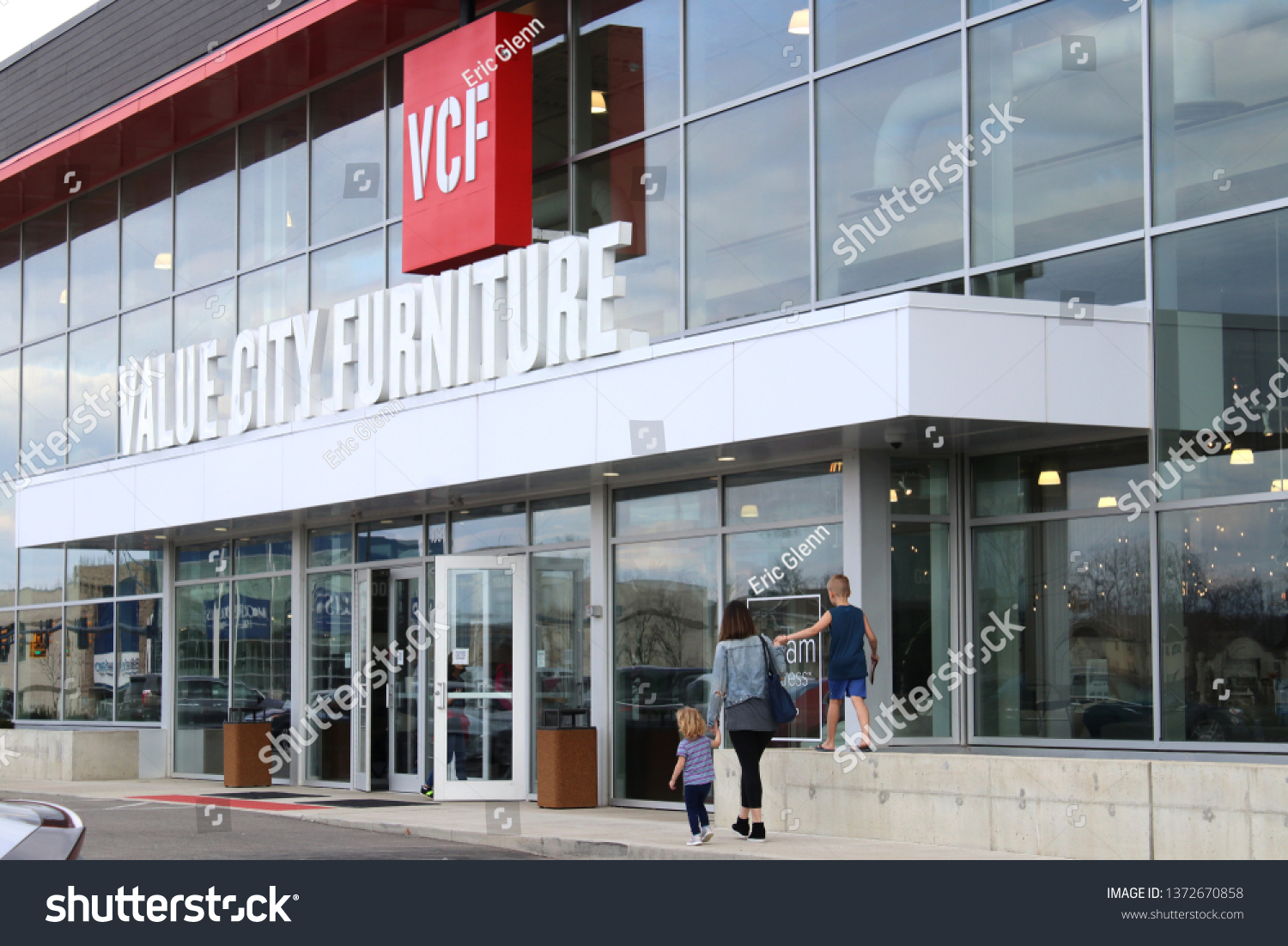 99 Im Genes De Value City Furniture Im Genes Fotos Y Vectores De   Stock Photo Polaris Ohio Usa April Value City Furniture Is A Popular Furniture Retailer In The 1372670858 