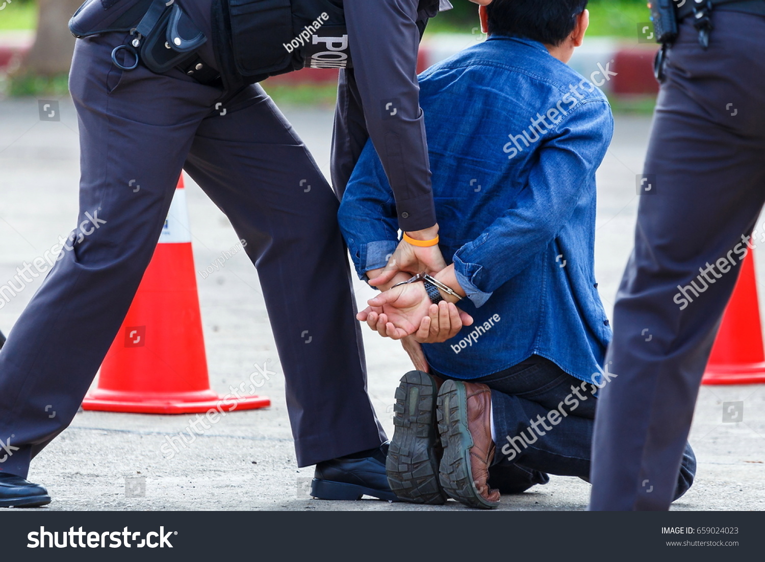 13,320 Suspect arrest Images, Stock Photos & Vectors | Shutterstock