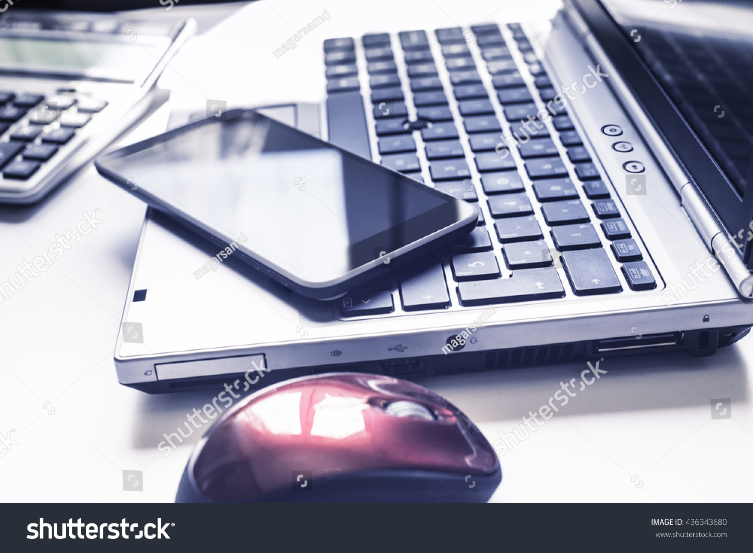 6 Computador portátil Images, Stock Photos & Vectors | Shutterstock