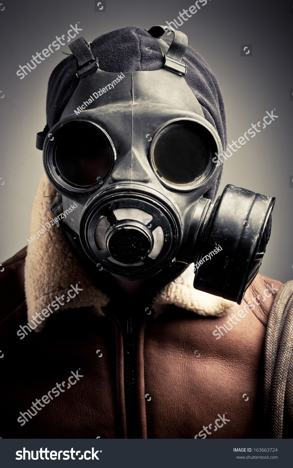 Portrait Man Gas Mask Stock Photo (Edit Now) 163663724 | Shutterstock