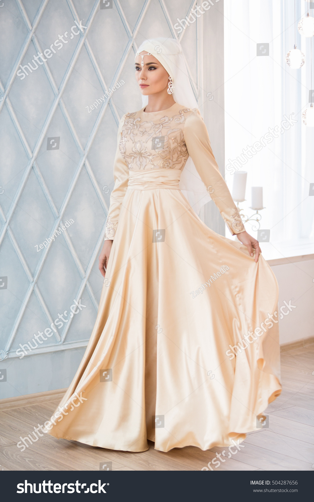 Portrait Beautiful Muslim Bride Gold Wedding Royalty Free Stock