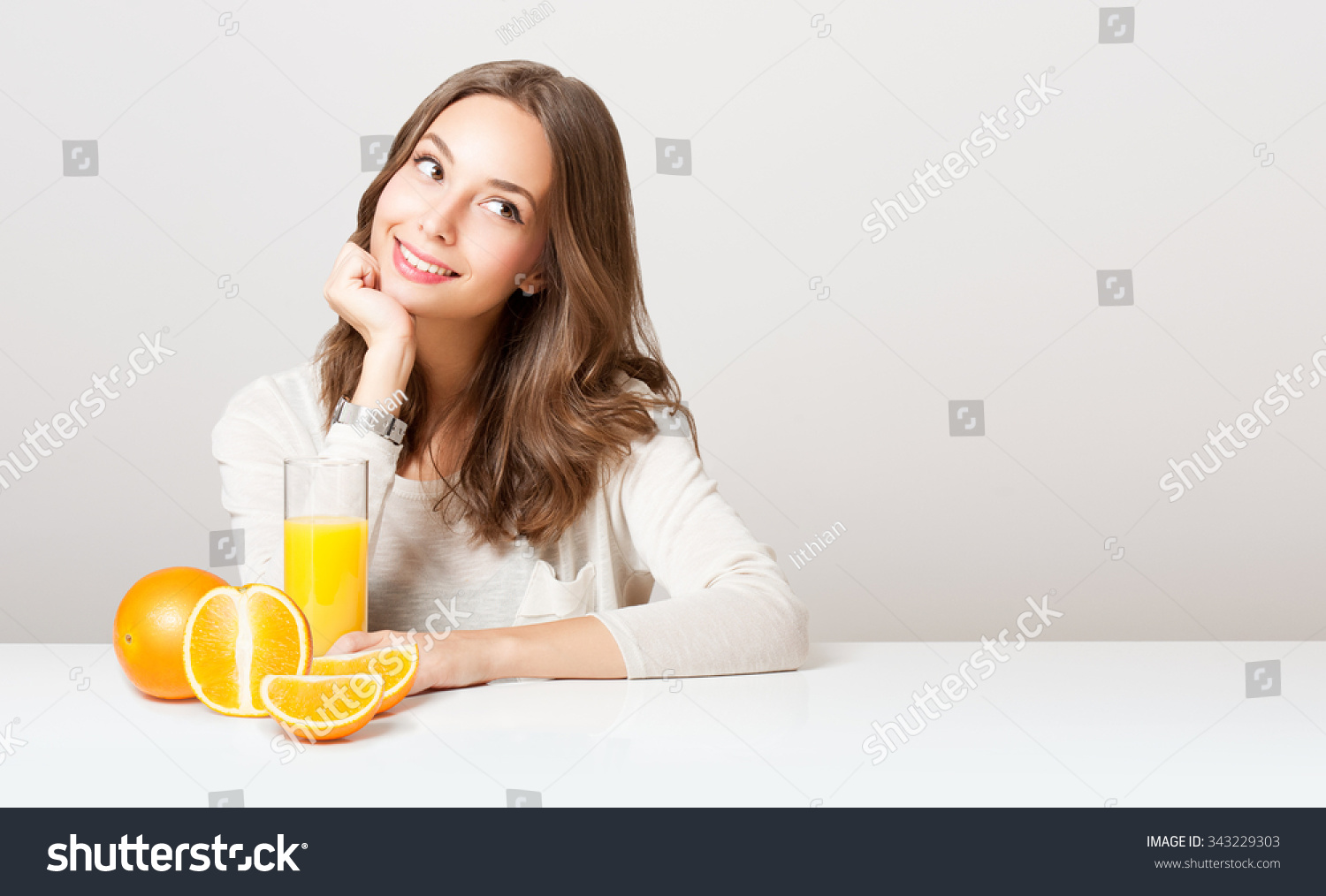 4,115 Teen girl drinking juice Images, Stock Photos & Vectors ...