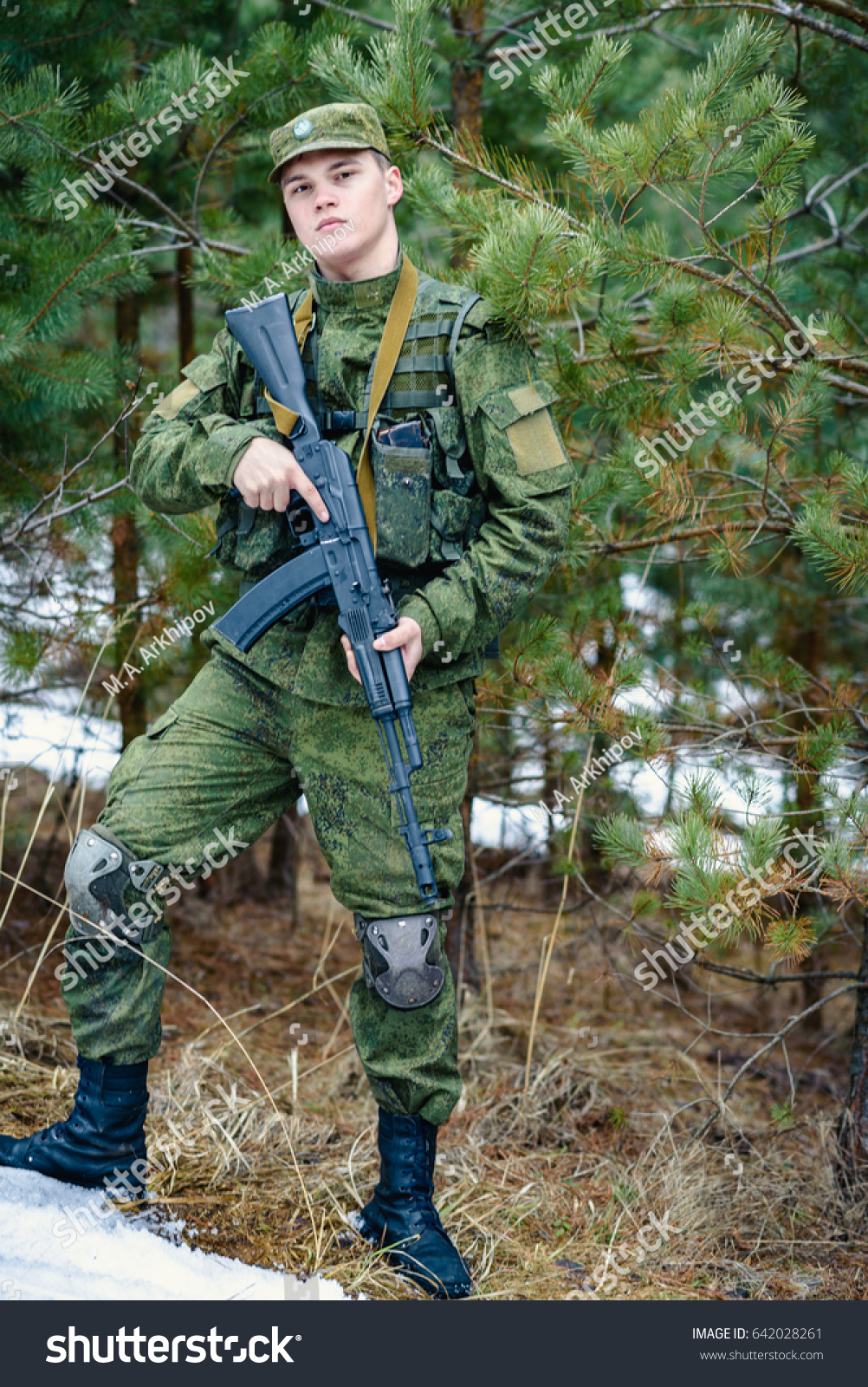 Portrait Russian Soldier Modern Military Uniforms写真素材642028261 Shutterstock