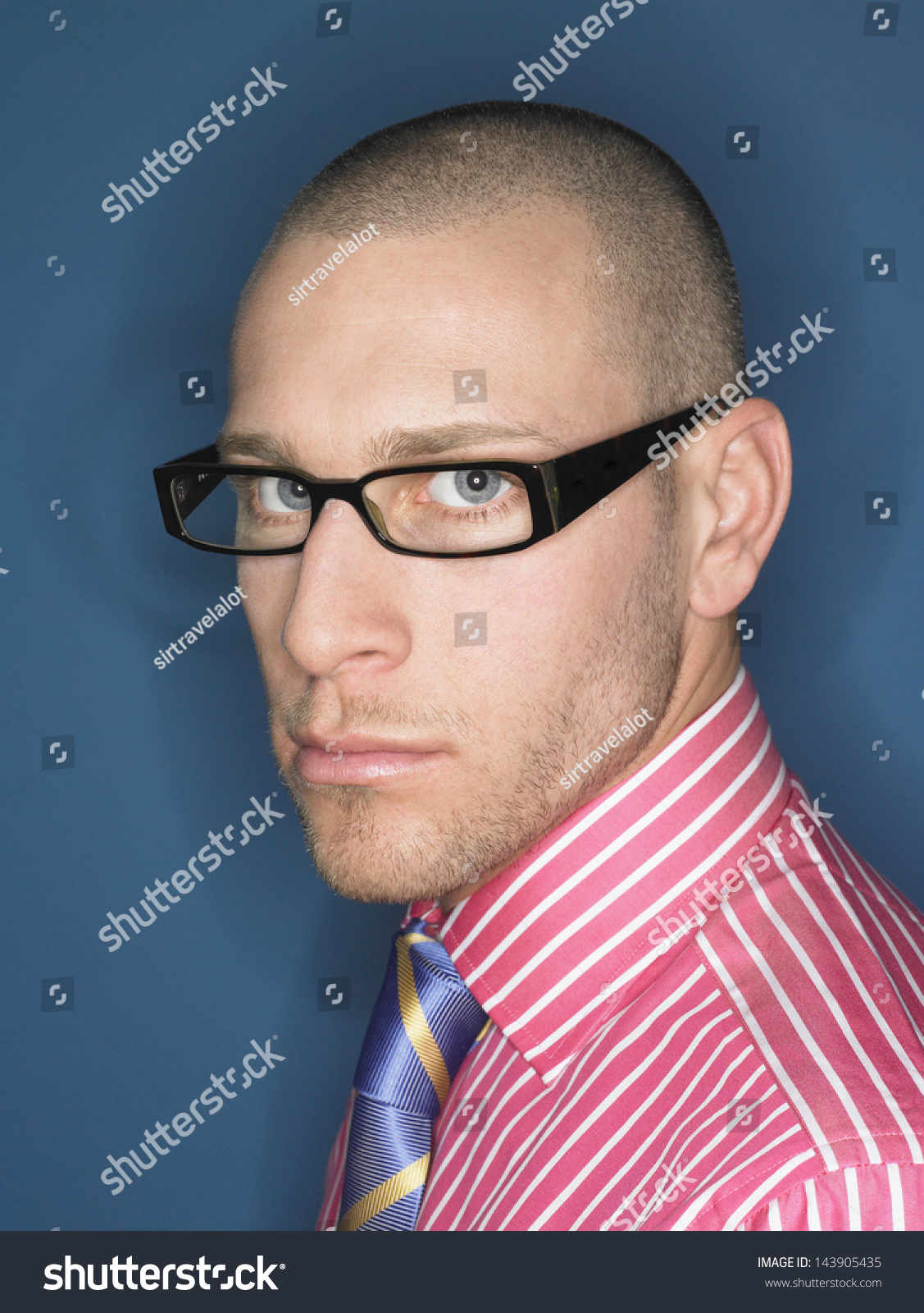 Glasses stylish for bald men recommend dress in summer in 2019 Glasses stylish for bald men recommend dress in autumn in 2019