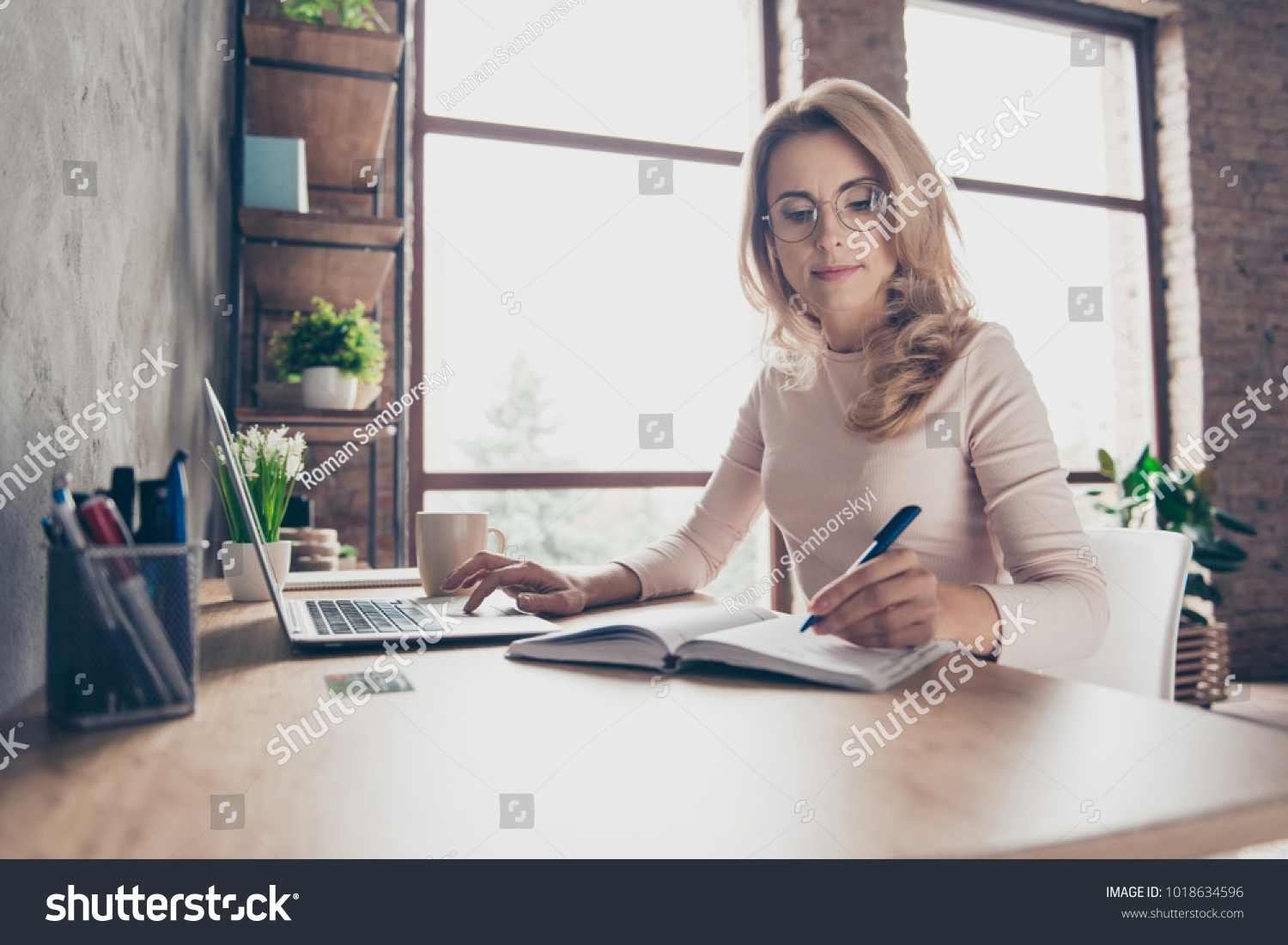Planning woman Images, Stock Photos & Vectors | Shutterstock