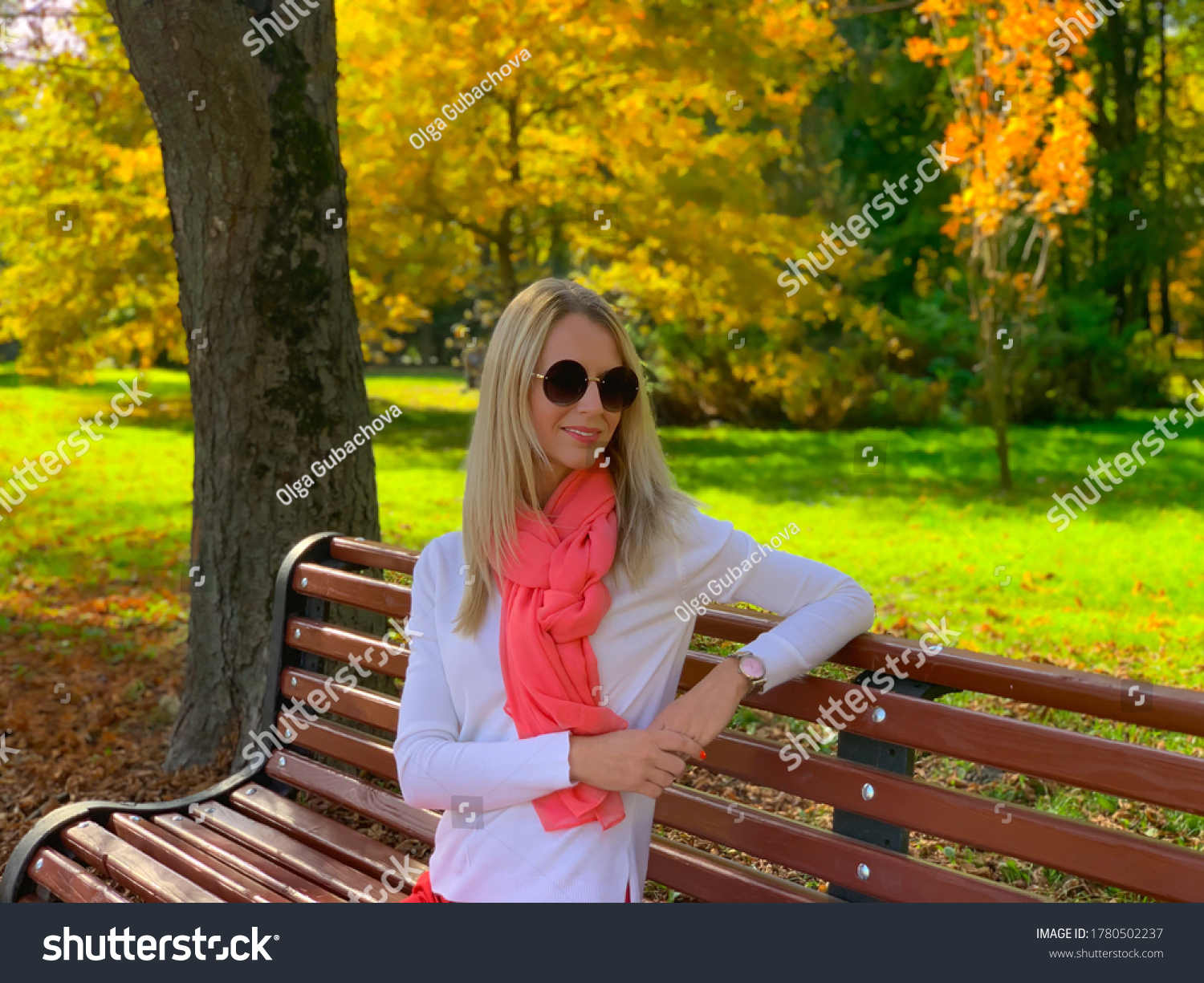 Hawt woman in public park