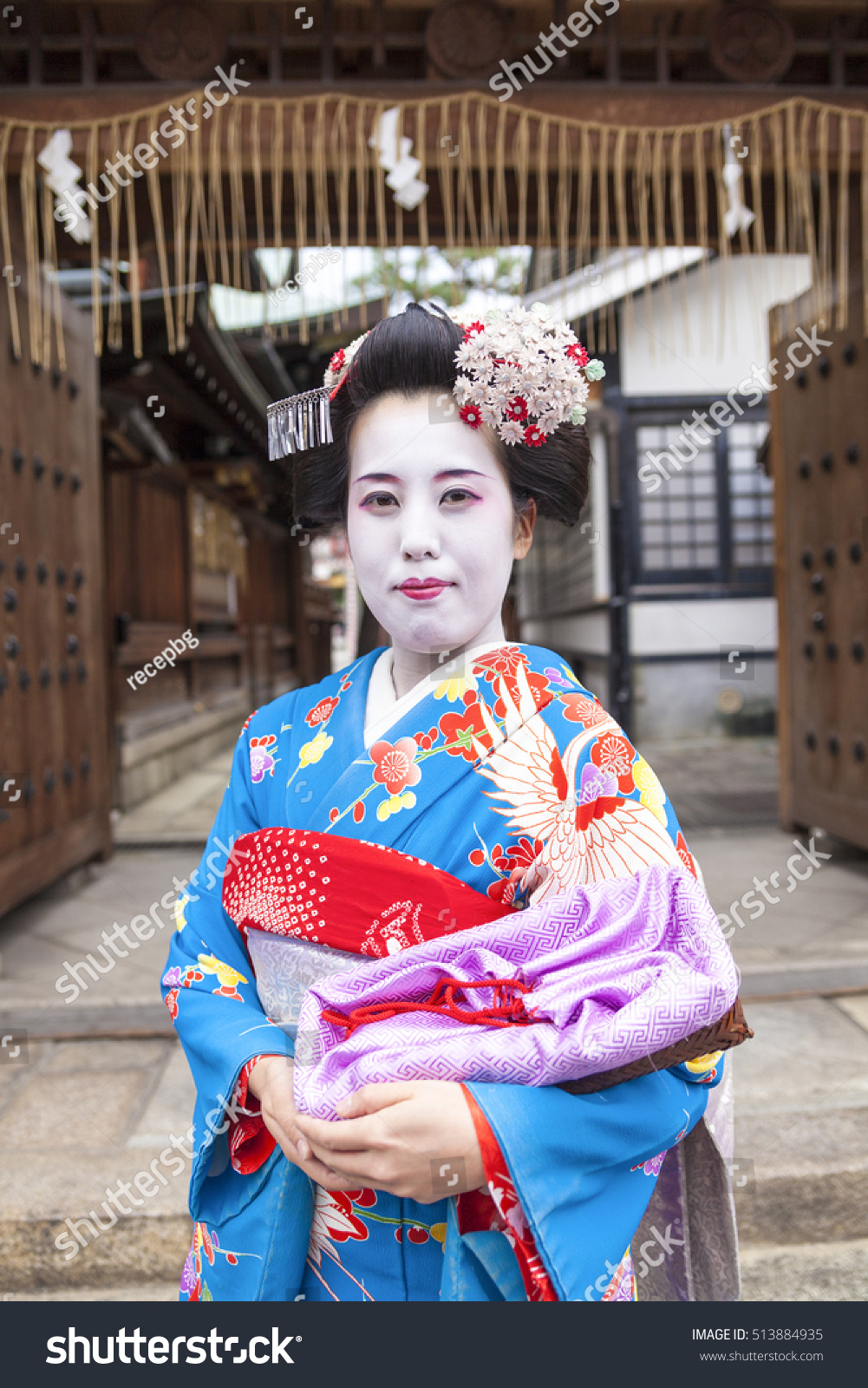 Portrait Of Geisha In The Streets Of Kyoto Stock Photo 513884935 ...