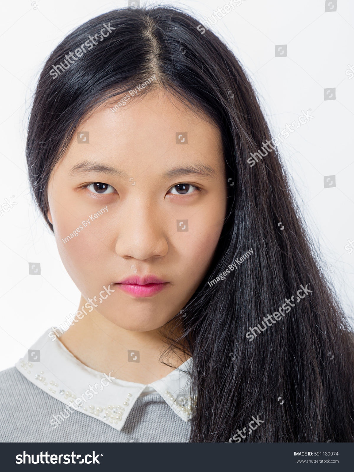 Portrait Serious Looking Chinese Teenage Girl の写真素材 今すぐ編集