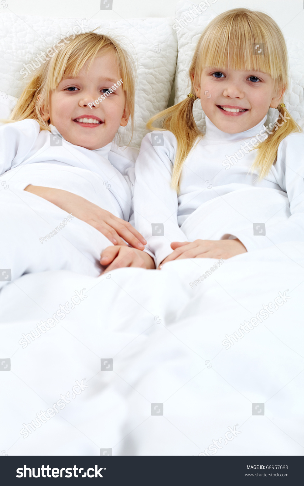 Portrait Of Two Adorable Sisters Lying In The Bed Stock Photo 68957683 ...