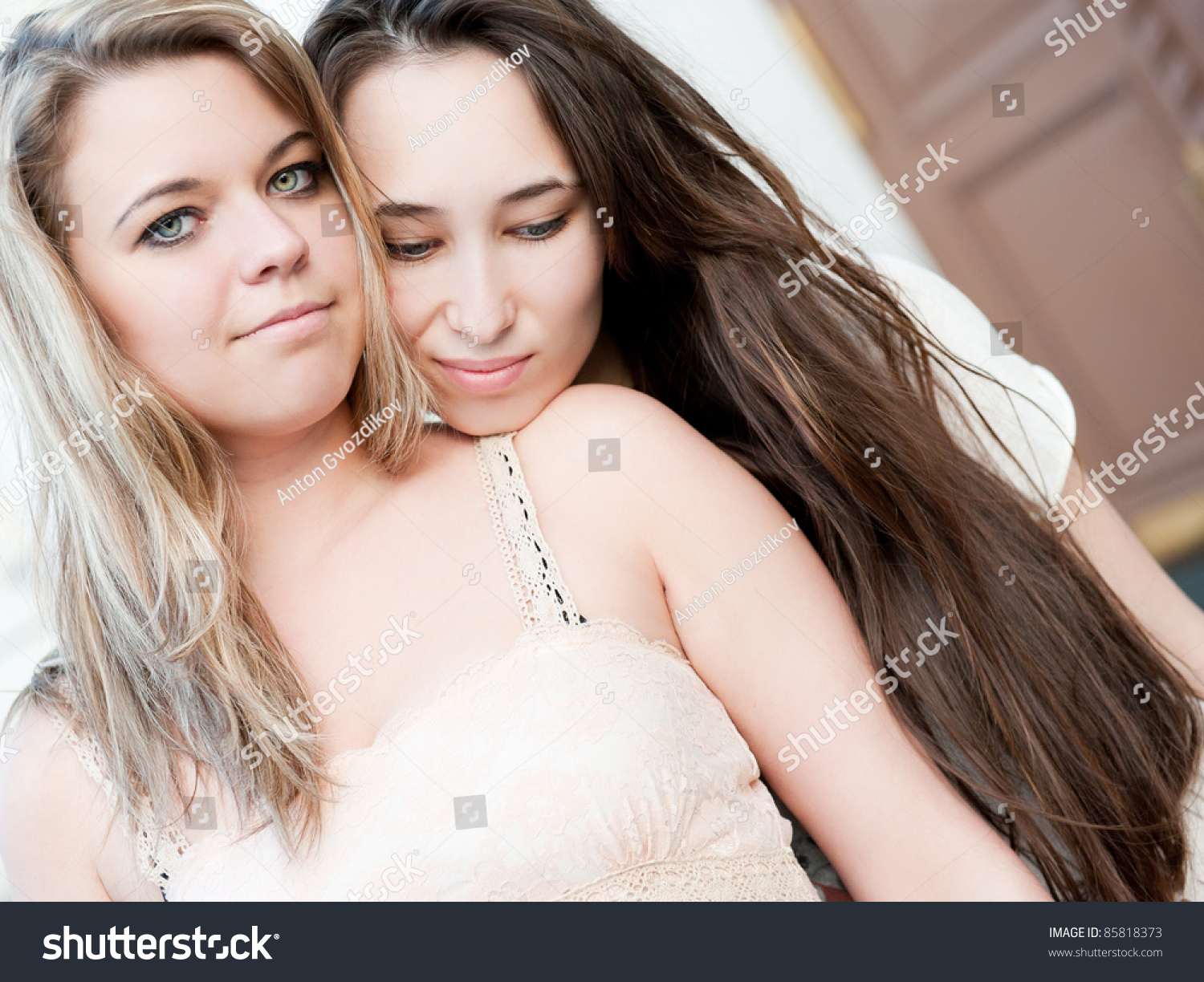 Pics teen lesbians Lesbians surprised