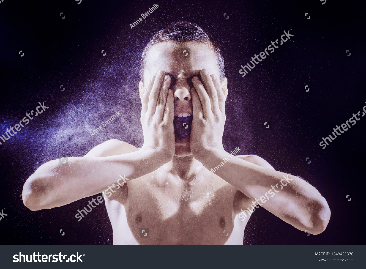 Pre Teen Boy Naked Screams Into Foto Stock Shutterstock