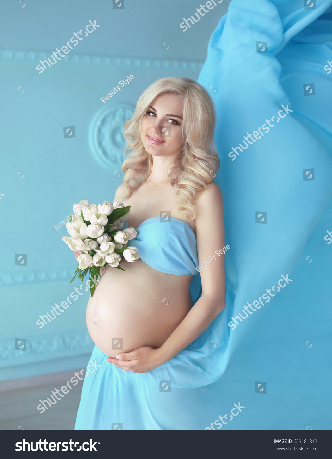 blue pregnant lady naked