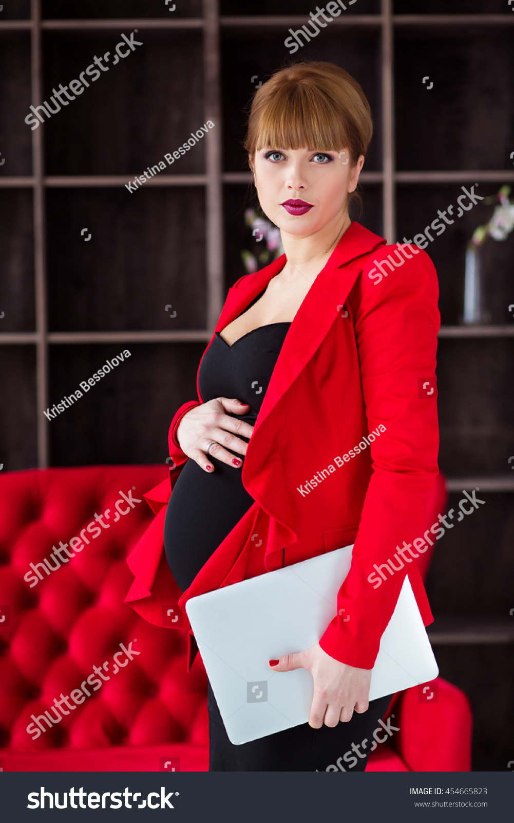 Pregnant Businesswoman Laptop Wearing 