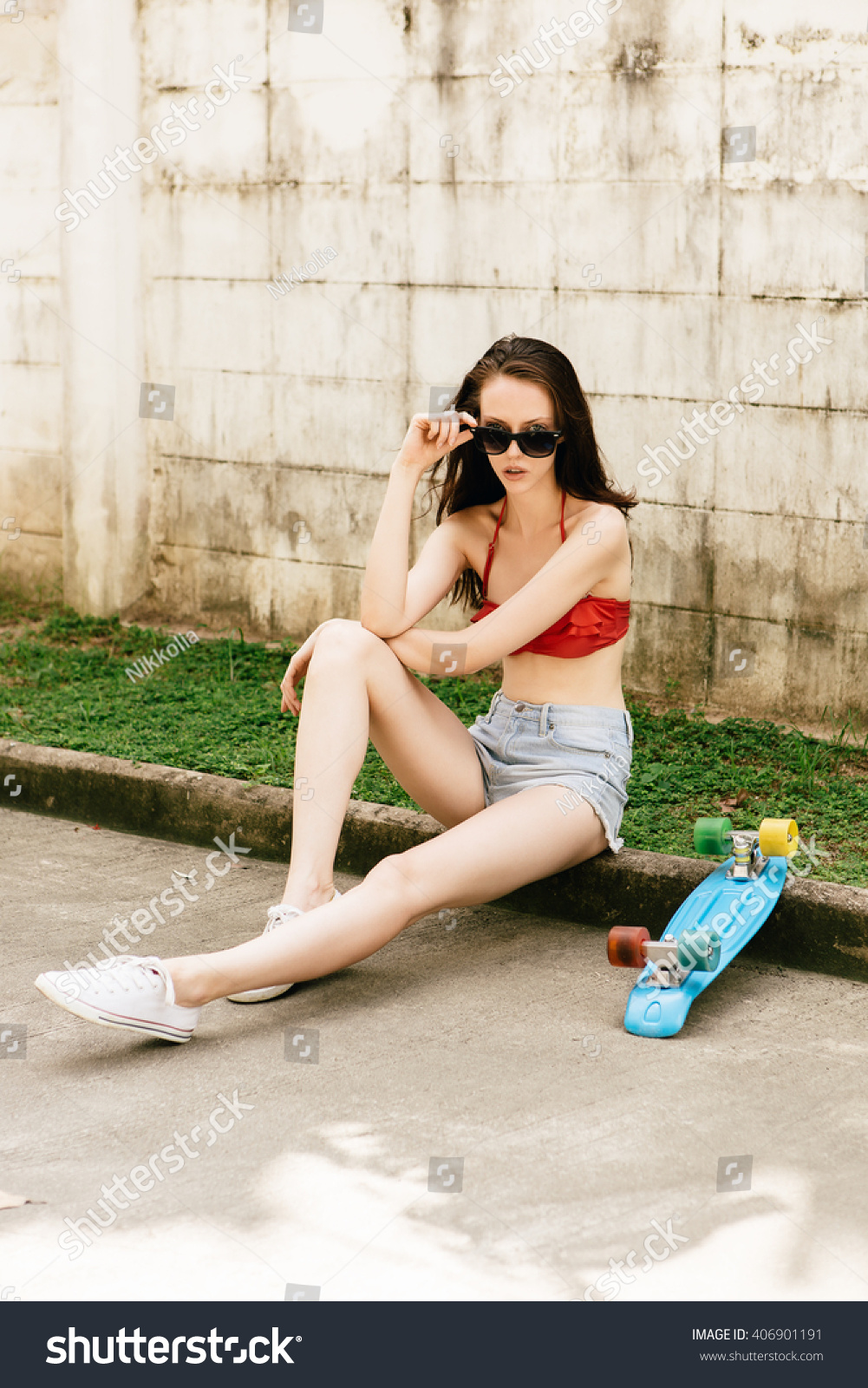 ladies red denim shorts