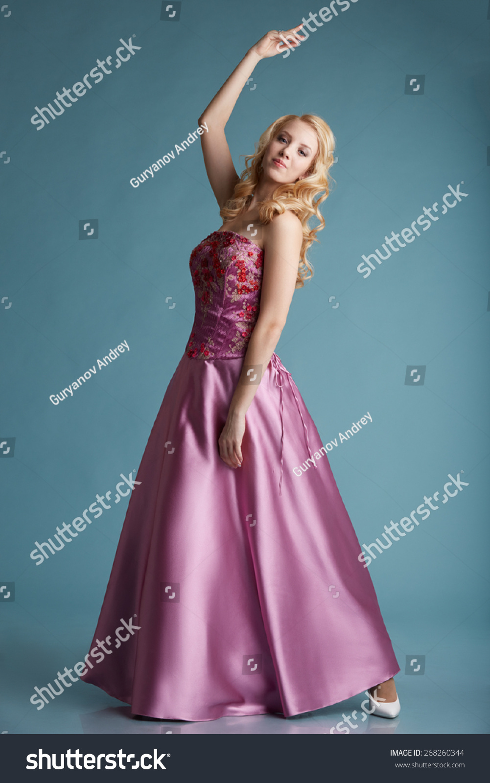 blonde girl prom dress