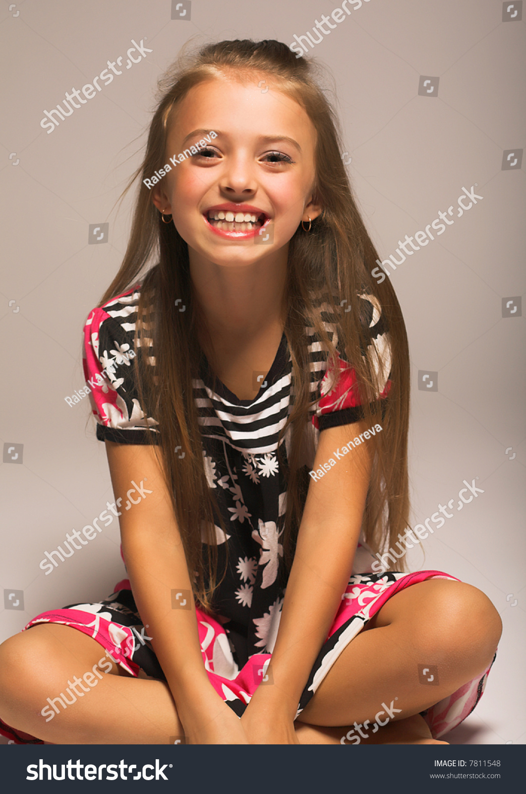 Pretty Little Girl Stock Photo 7811548 : Shutterstock