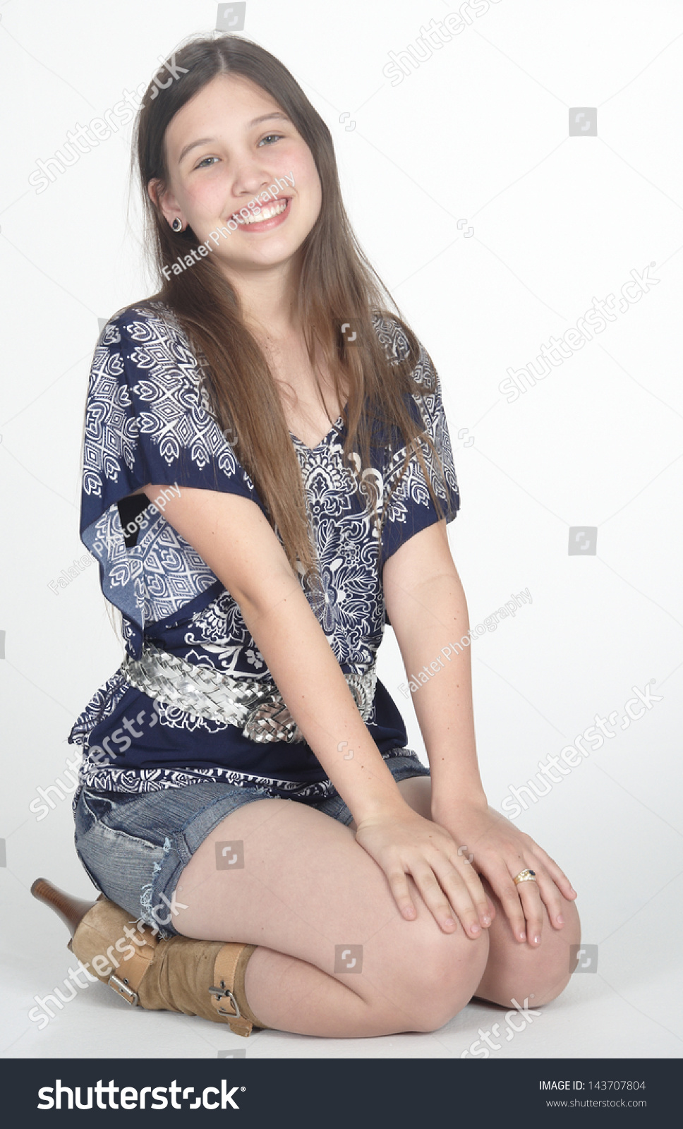Pretty Teen Girl Wearing Shorts Boots Stock Photo 143707804 - Shutterstock