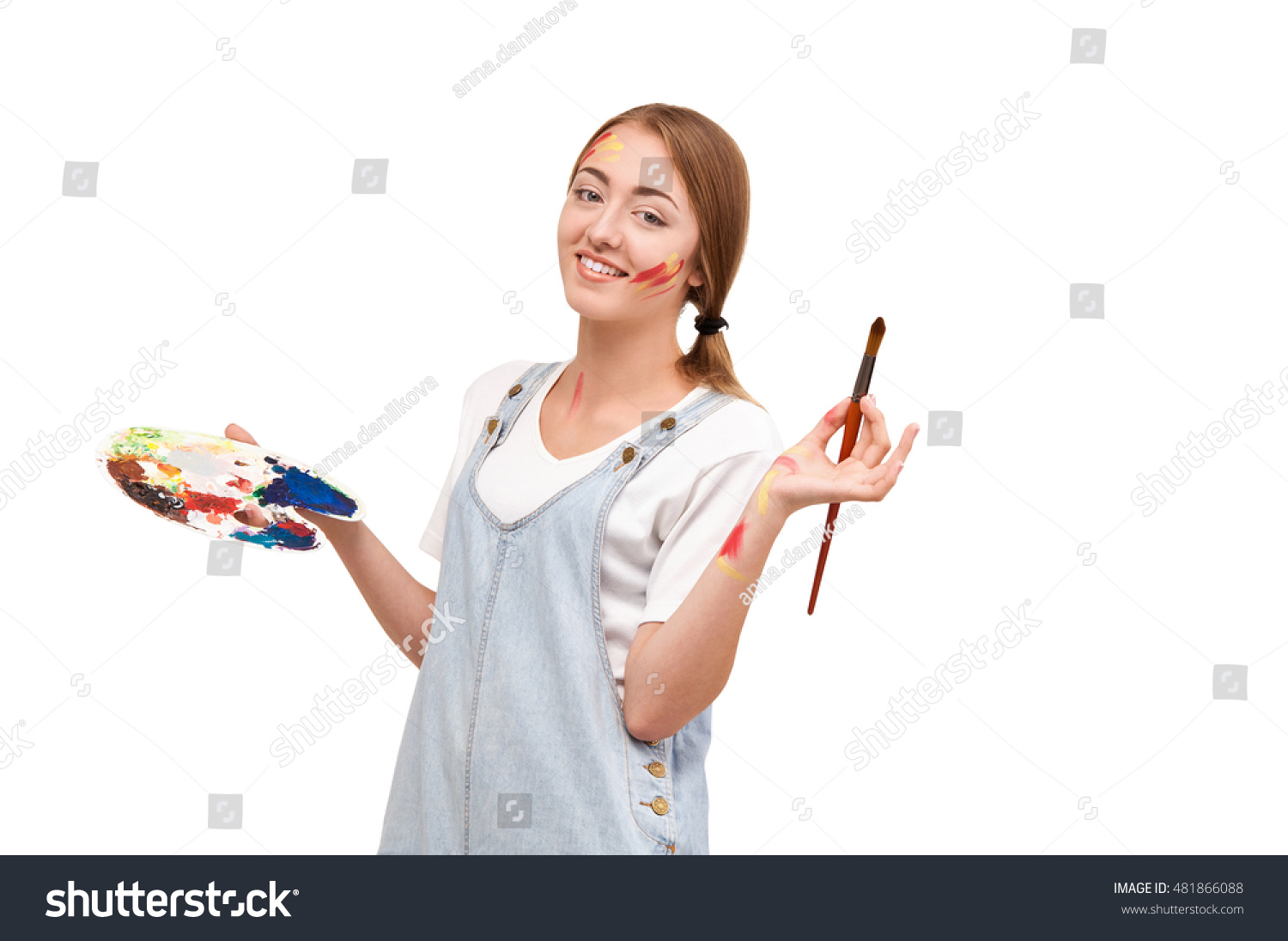 artist holding palette