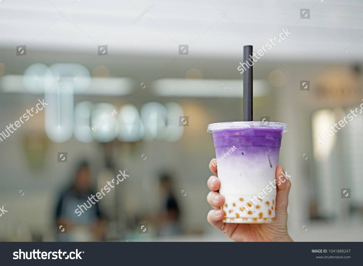 Purple Sweet Potato Milk Tea Hand Stok Fotografi Simdi Duzenle 1041888247