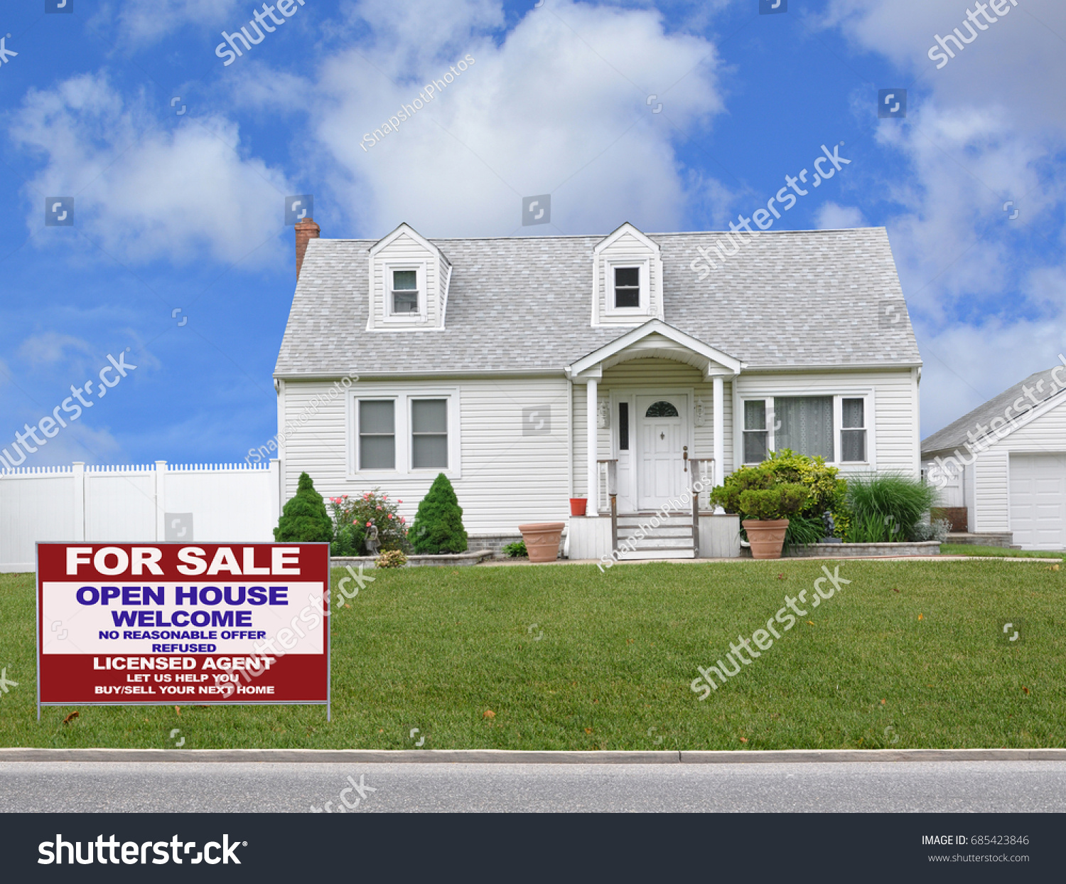 Real Estate Sale Sign Front Yard Foto De Stock 685423846 Shutterstock   Stock Photo Real Estate For Sale Sign Front Yard Lawn White Suburban Bungalow Home Blue Sky Clouds Usa 685423846 