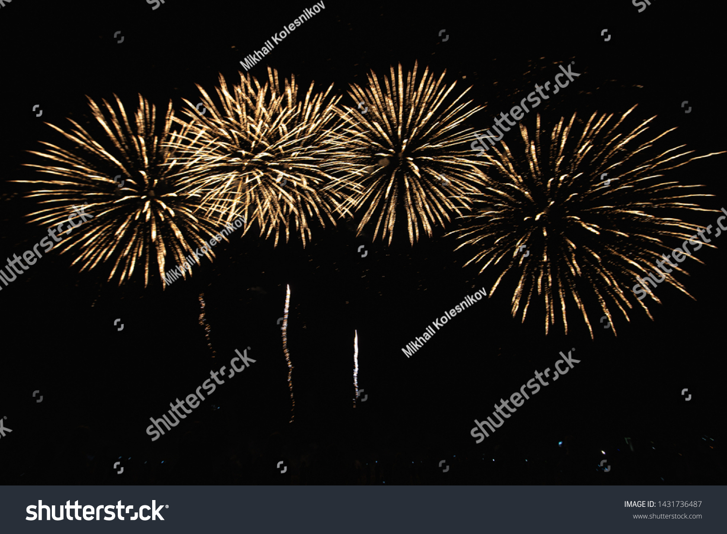 496 Fireworks before explodes in sky Images, Stock Photos & Vectors ...