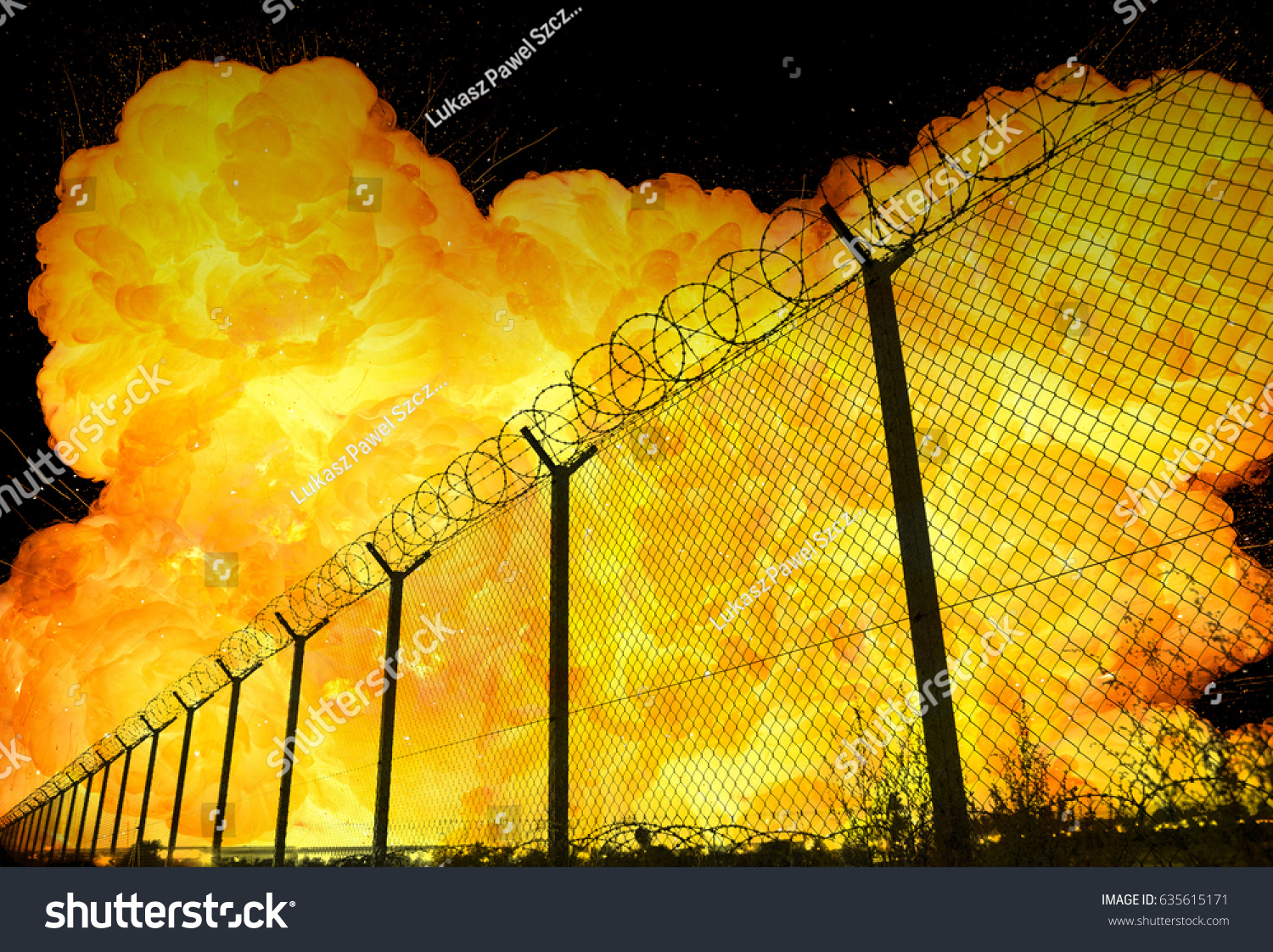 Restricted Area Fence Against Dark Blue库存照片 Shutterstock