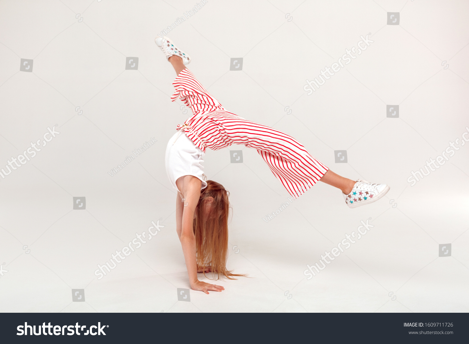 305 Little girl cartwheel Images, Stock Photos & Vectors | Shutterstock