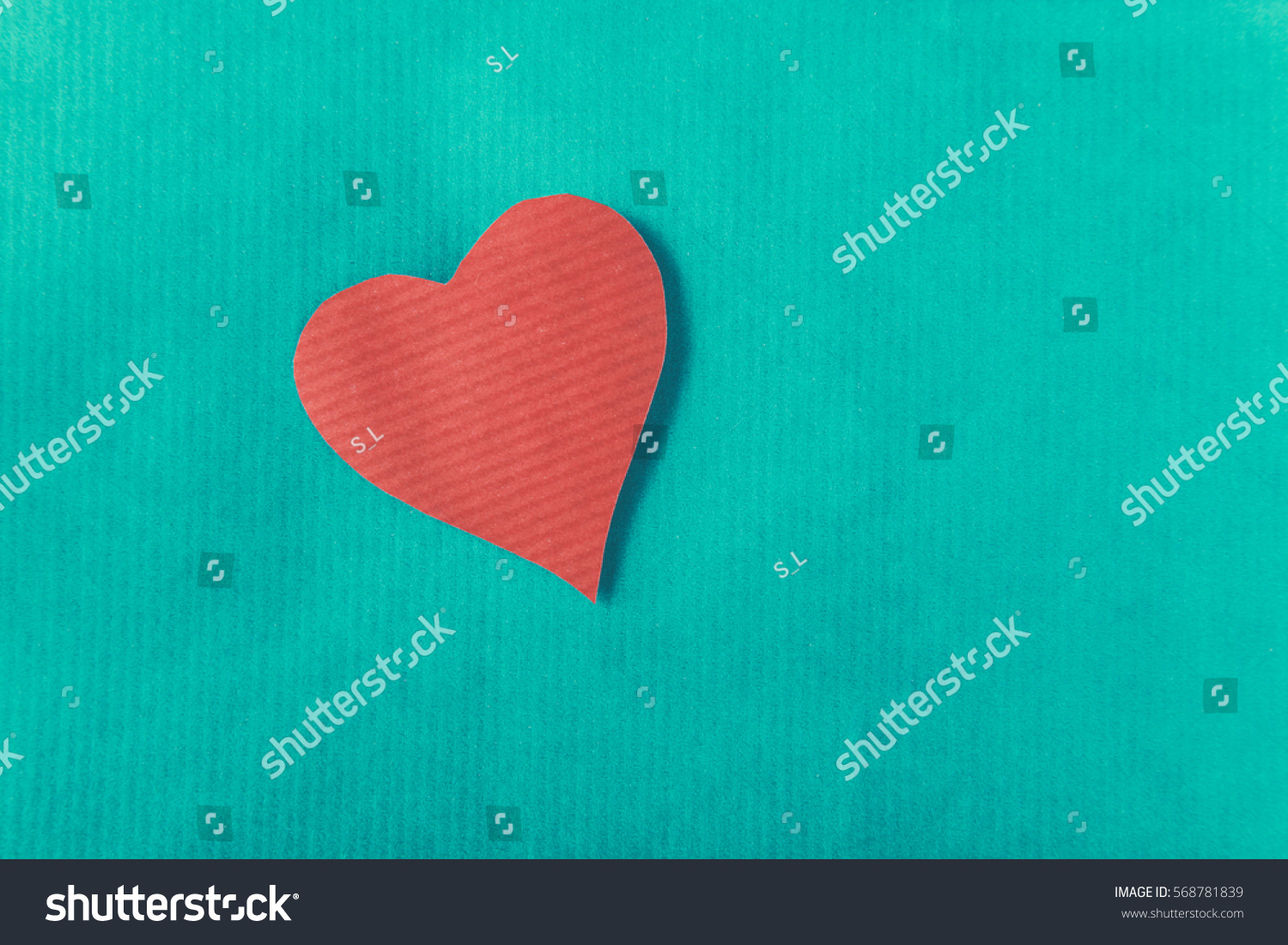 Red Heart Isolated On Green Background Stock Photo 568781839 - Shutterstock