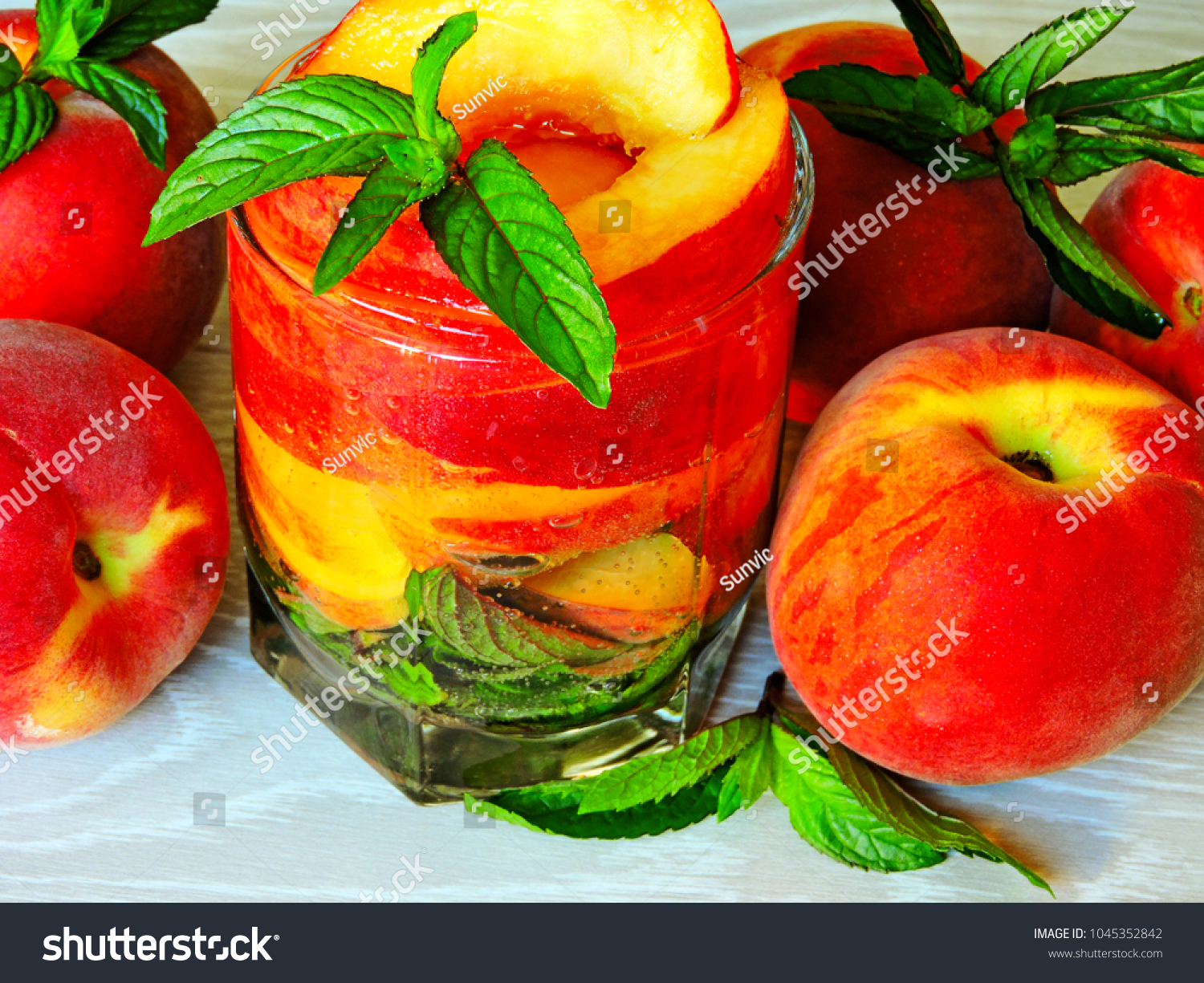 Watch Mint Infused Water with Peaches That Cools You Off video Watch Mint Infused Water with Peaches That Cools You Off video