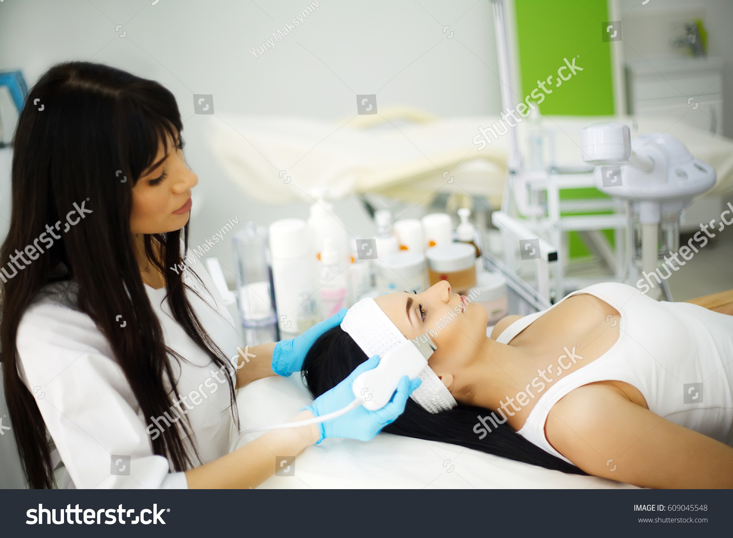 Rejuvenating Facial Treatment Model Getting Lifting Foto De Stock 609045548 Shutterstock