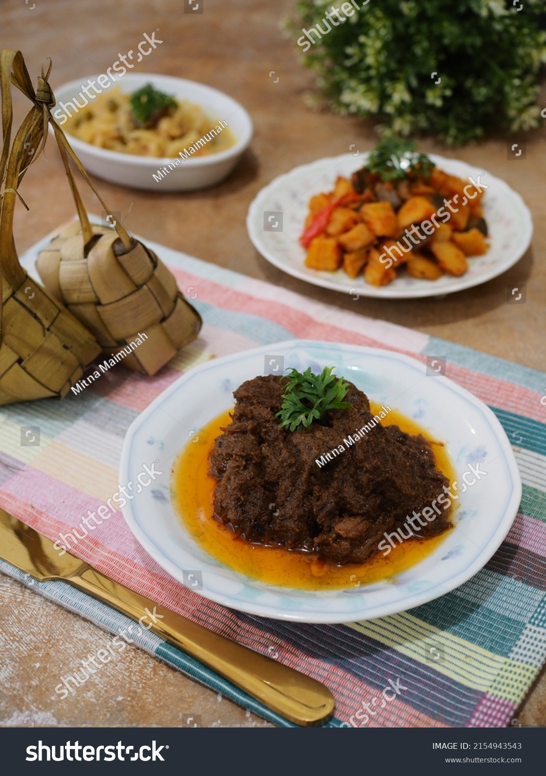 Rendang Indonesian Spicy Beef Dish Rendang Stock Photo 2154943543 ...