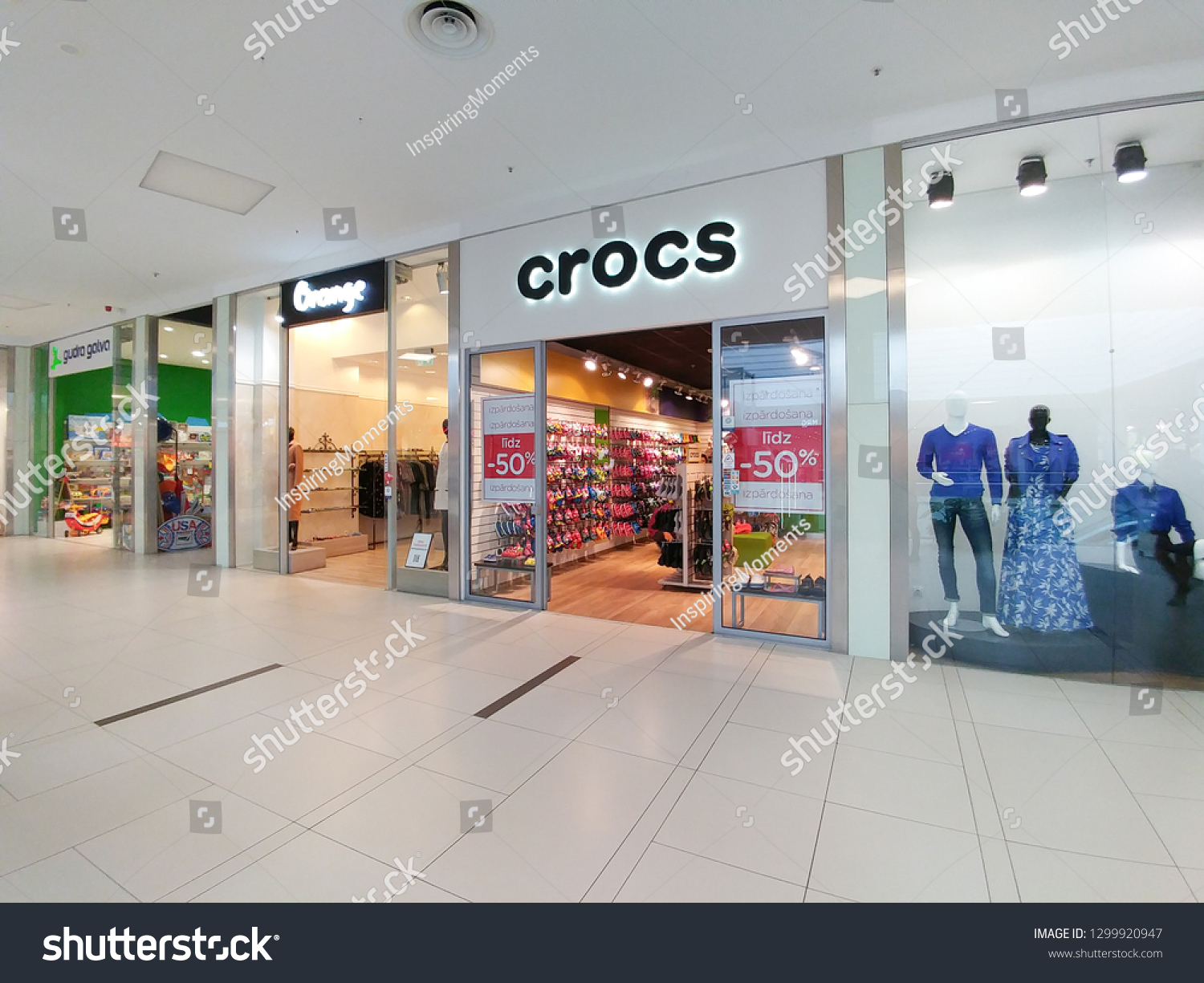 crocs la plaza mall