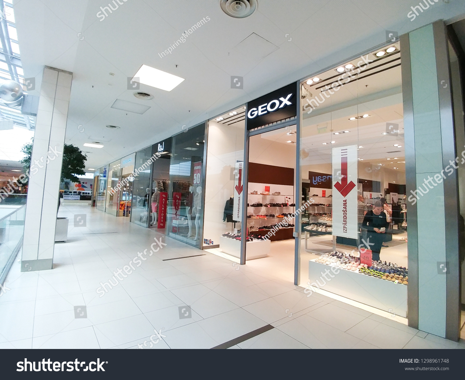 geox taj mall