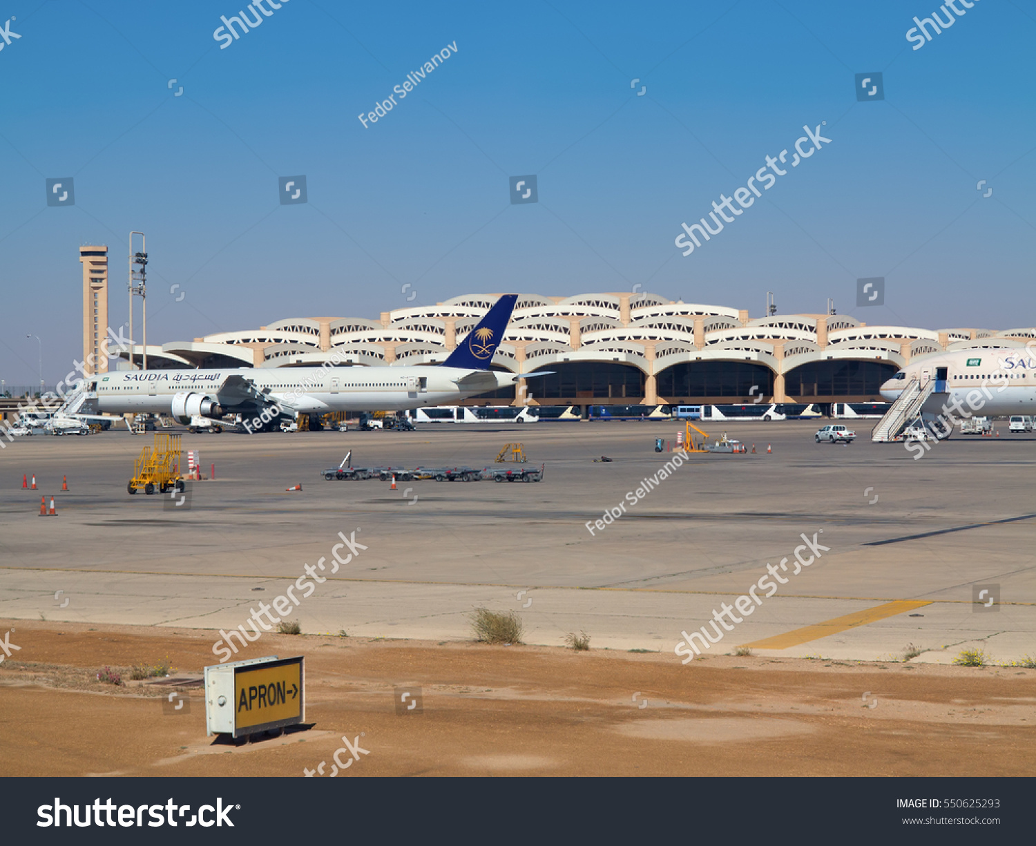 1,012 Saudi arabia international airport Images, Stock Photos & Vectors