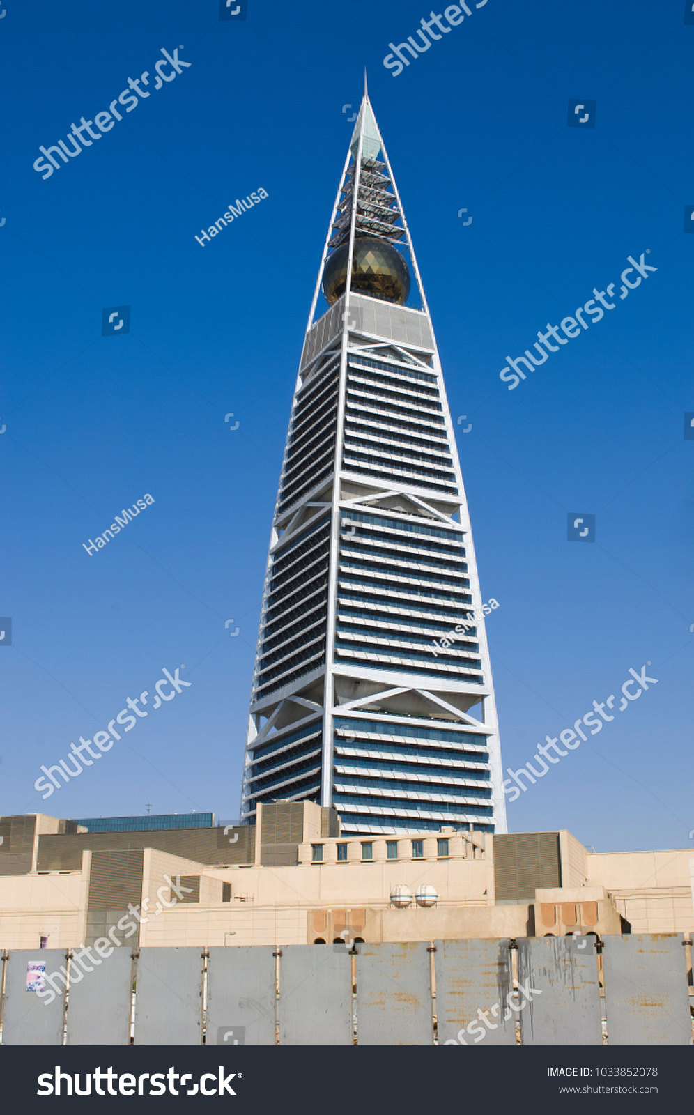 Riyadh October 21 Al Faisaliah Tower Stock Photo 1033852078 | Shutterstock