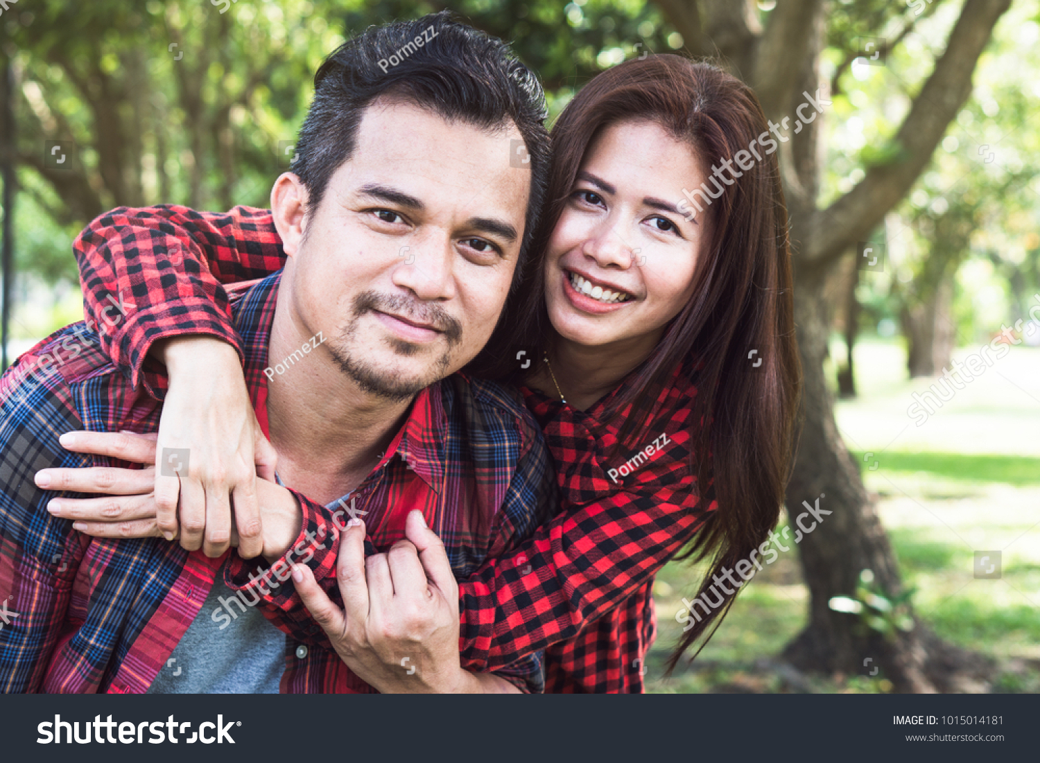 is there a difference between dating and having a girlfriend