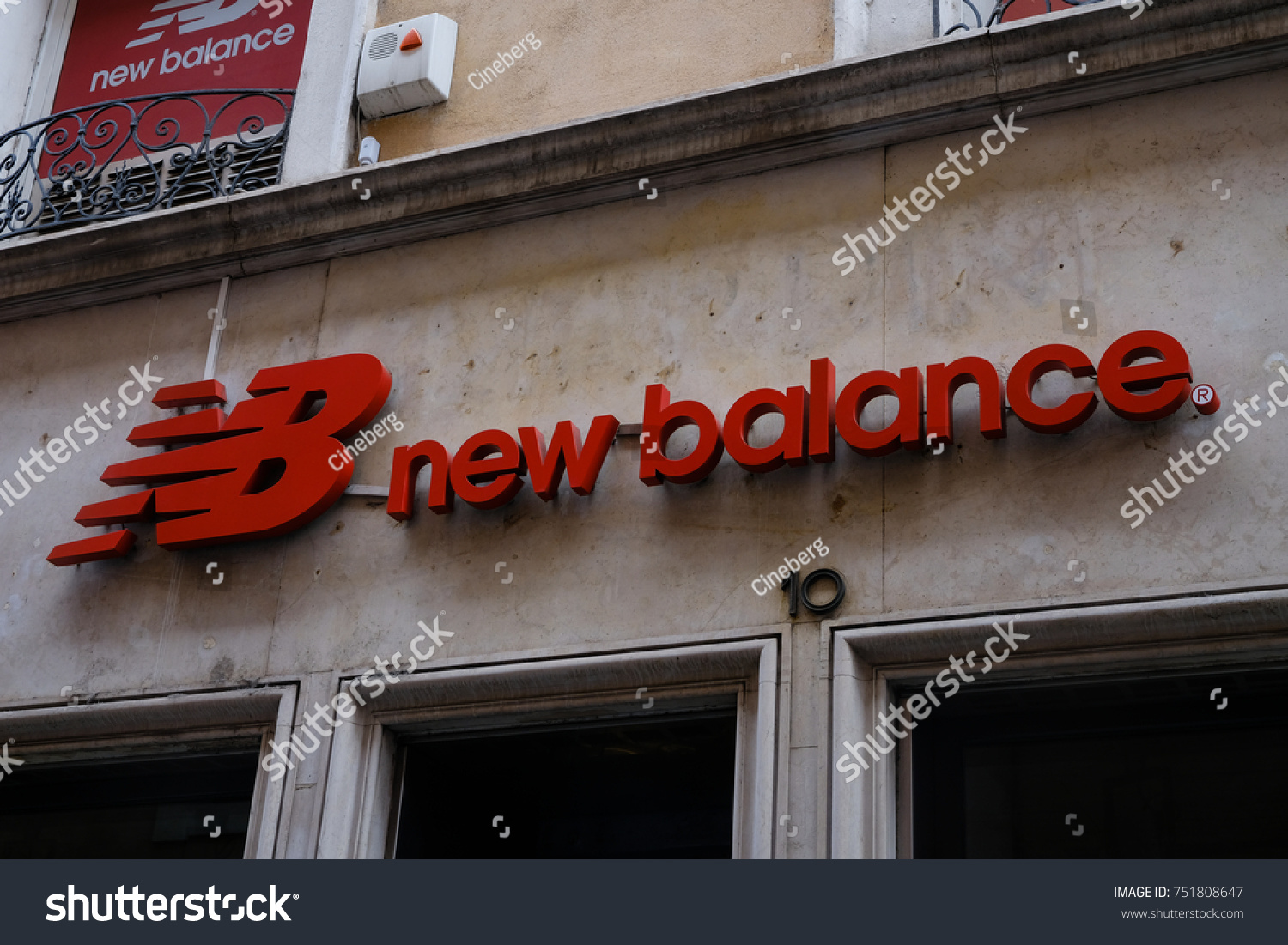 new balance rome store