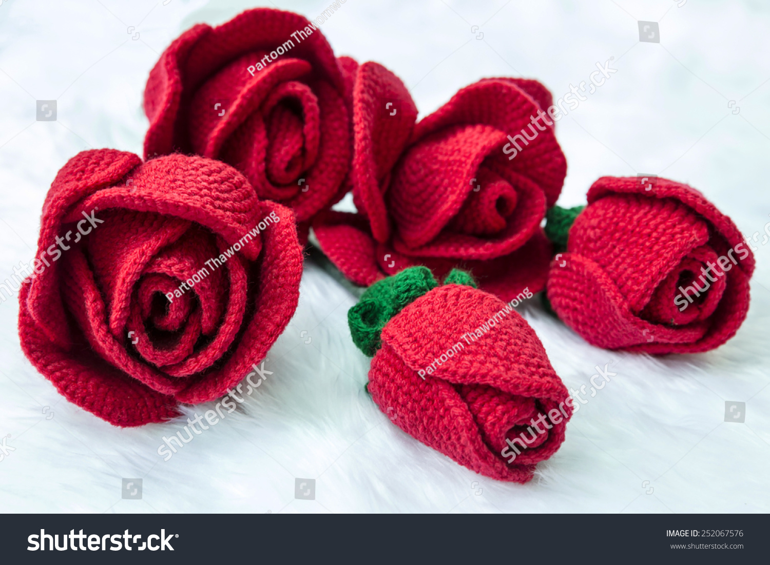 yarn rose