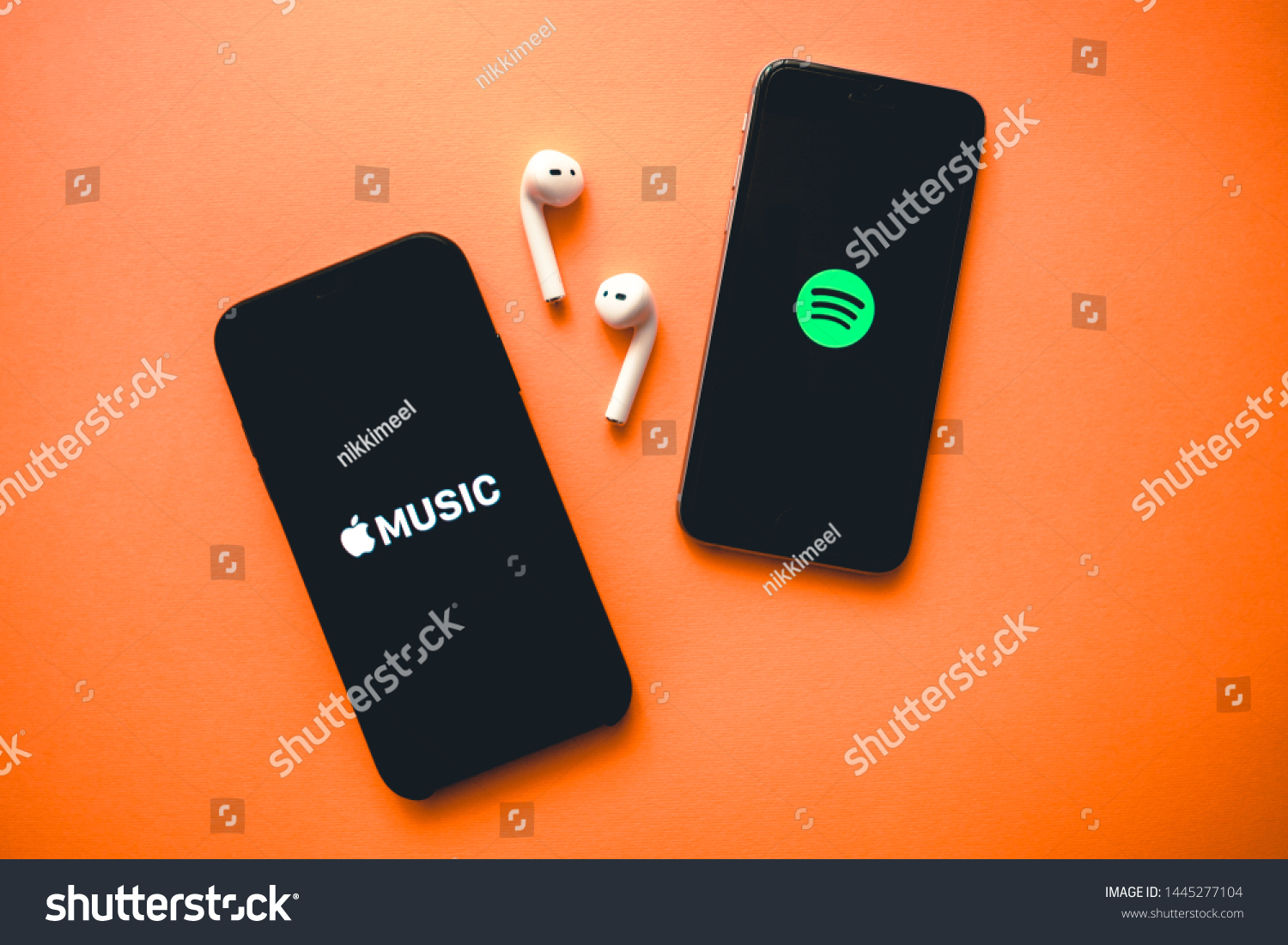 52-apple-music-vs-spotify-images-stock-photos-vectors-shutterstock