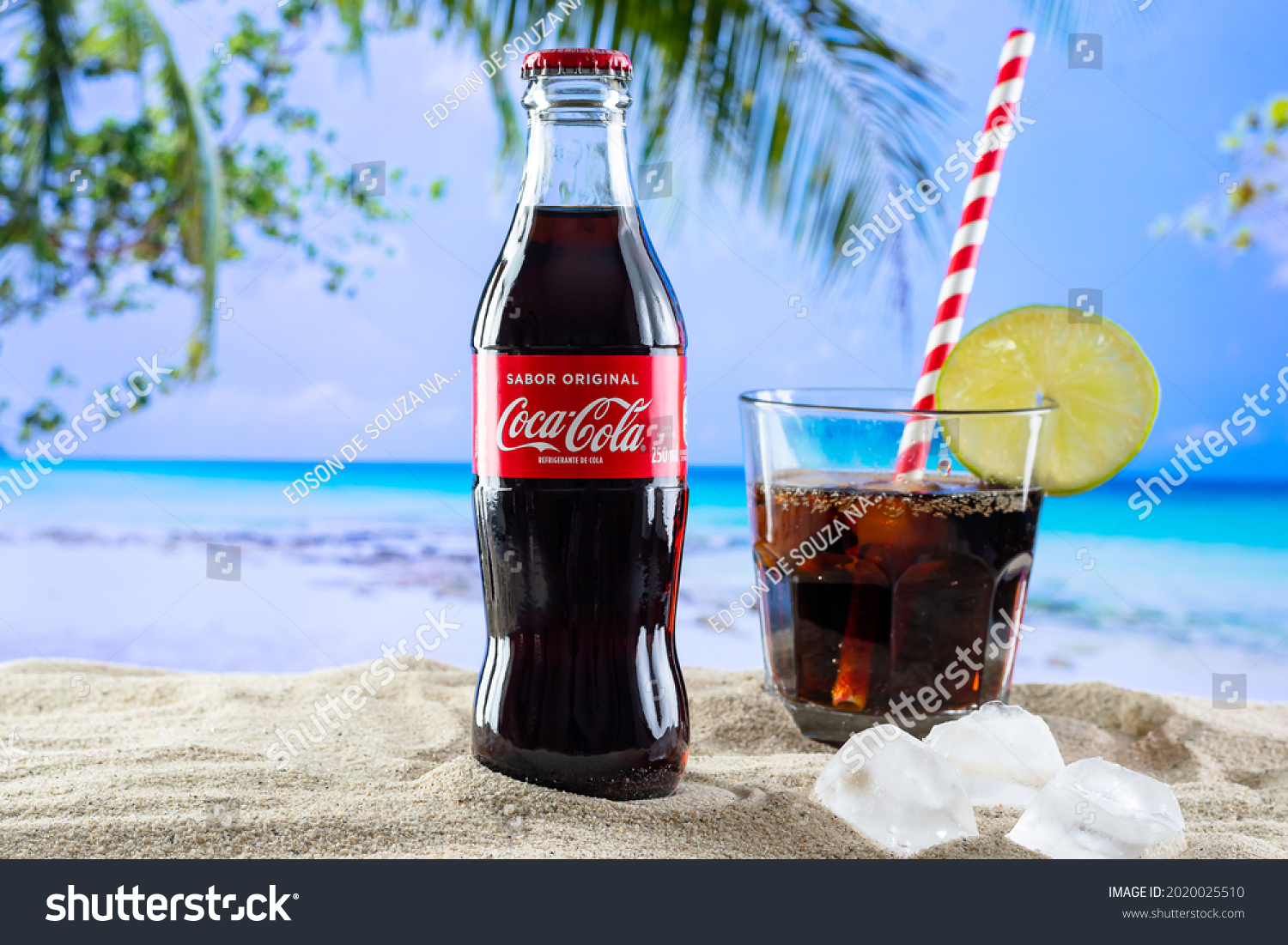 Coca Cola Beach Couple Strand Blechschild 50cm x 25cm geprägt Neu 