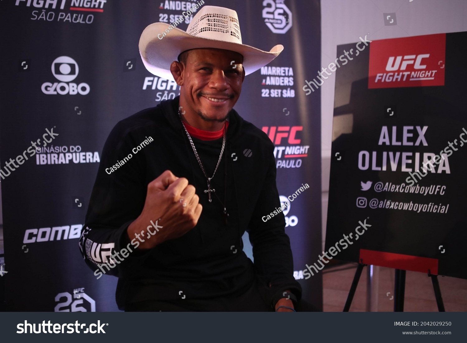 alex oliveira record