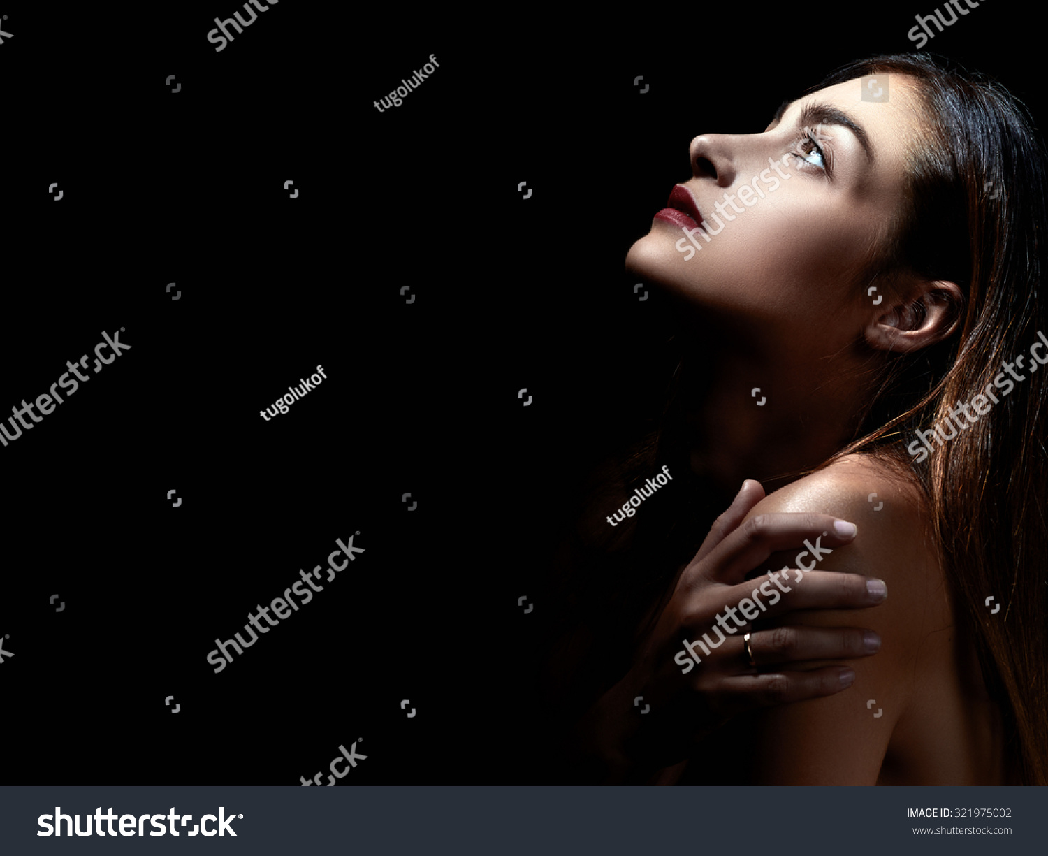 Sad Naked Woman Dark Looking写真素材321975002 Shutterstock 5904