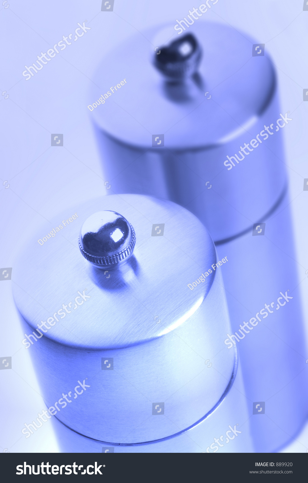 blue salt and pepper grinders