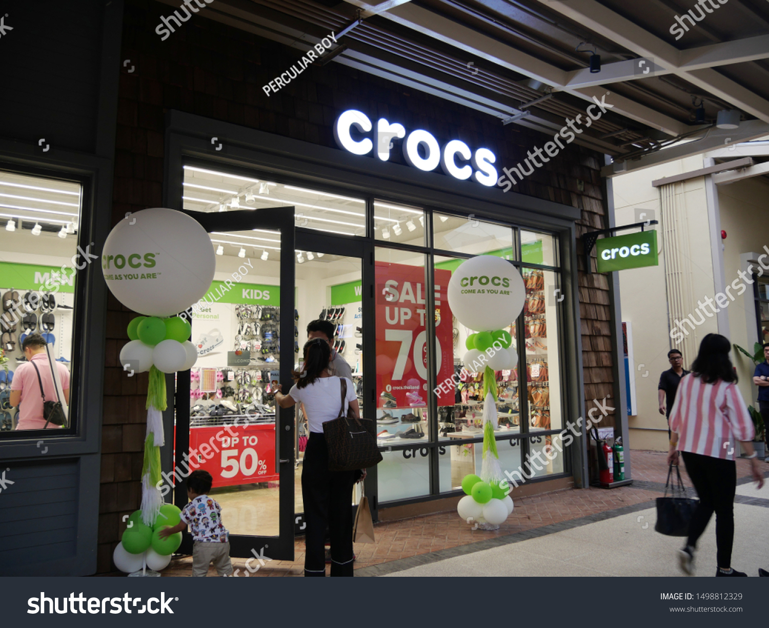 where is the crocs store located