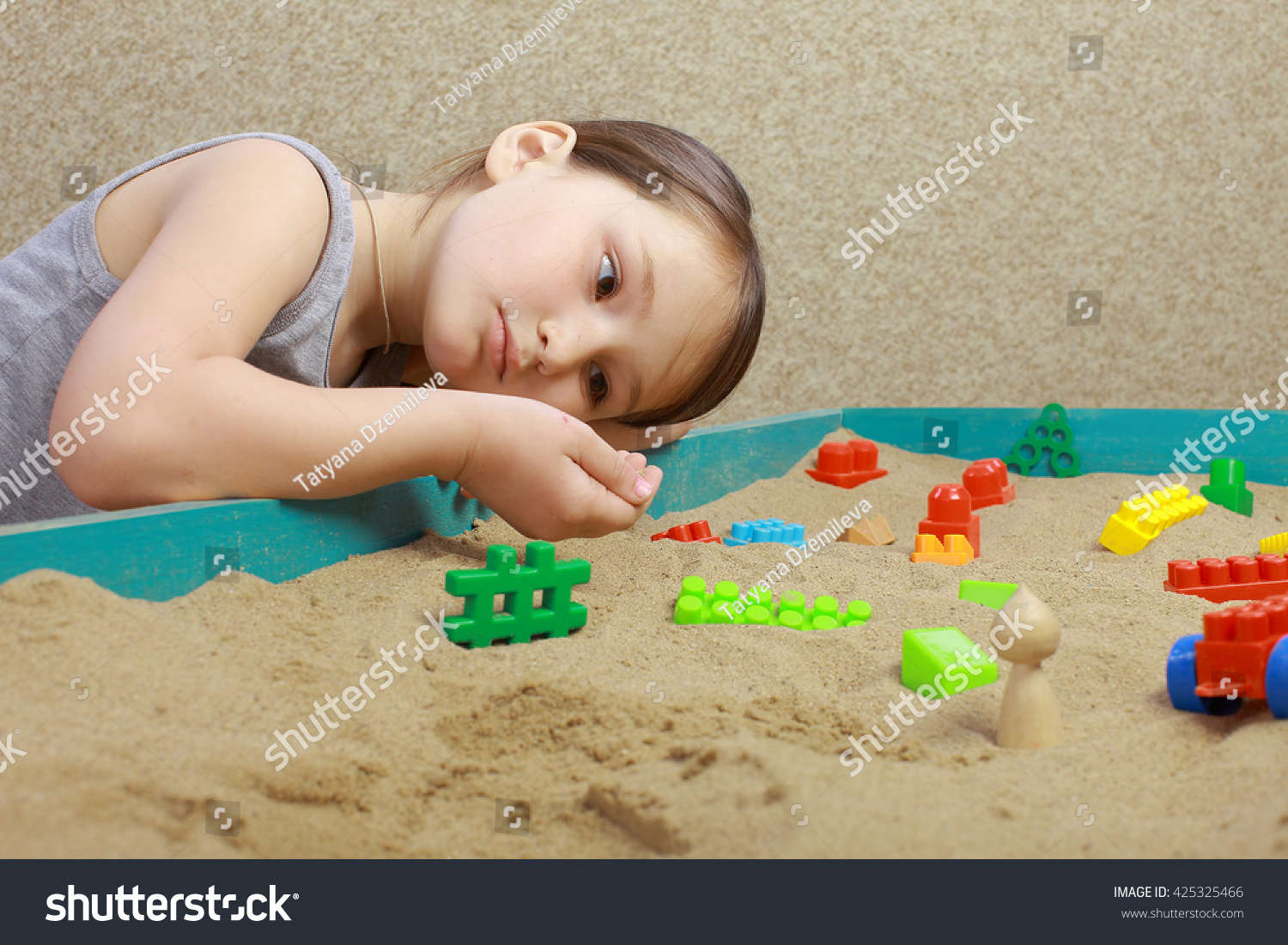 sand the toy