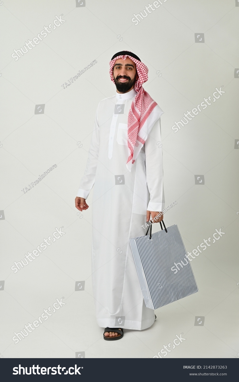 Saudi Arab Man Carrying Shopping Bags Stock Photo 2142873263 | Shutterstock